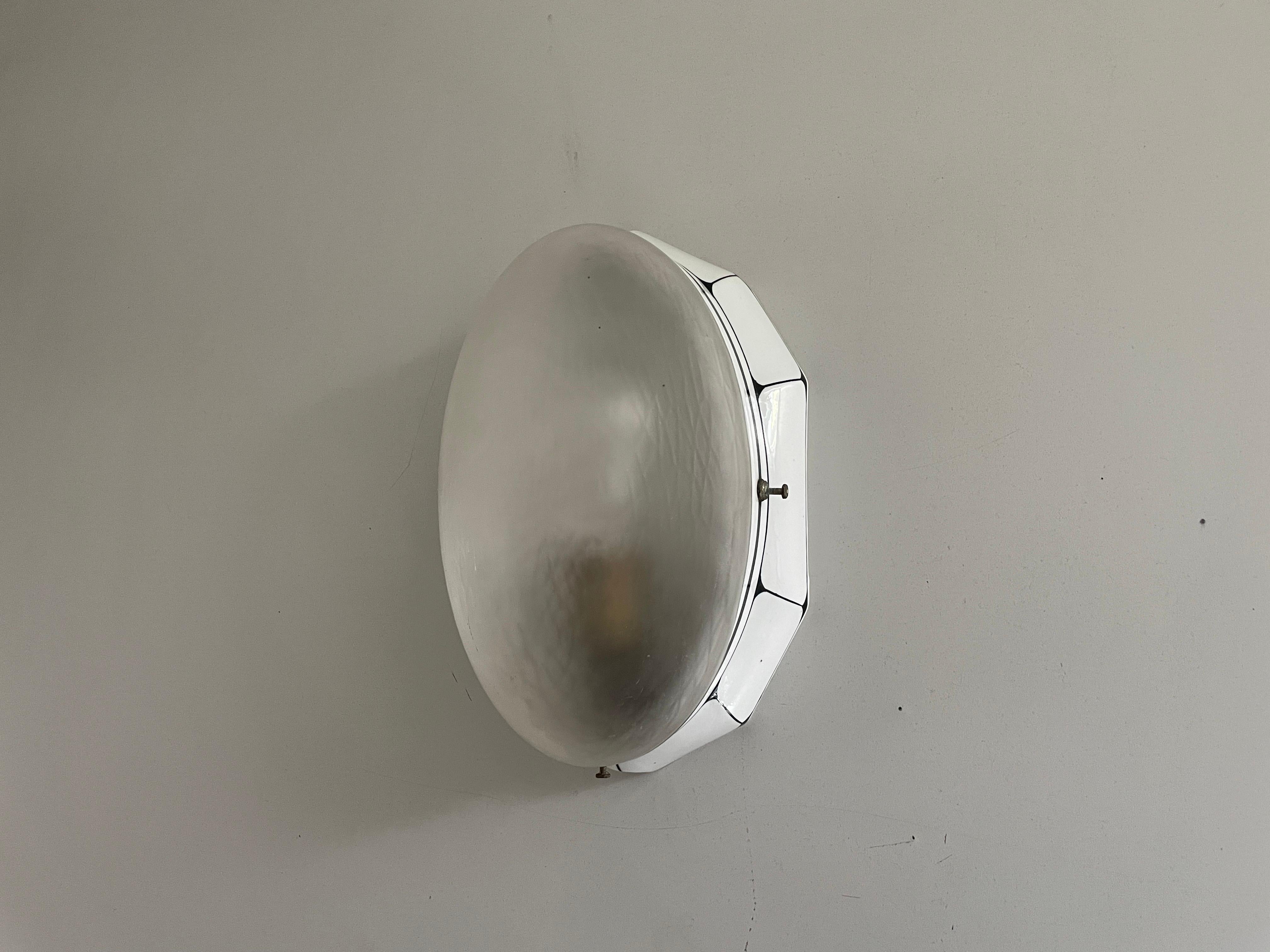 Ovale Wandlampe aus mattiertem Glas und schwarz-weißem Porzellan, 1930er Jahre, Deutschland im Angebot 1