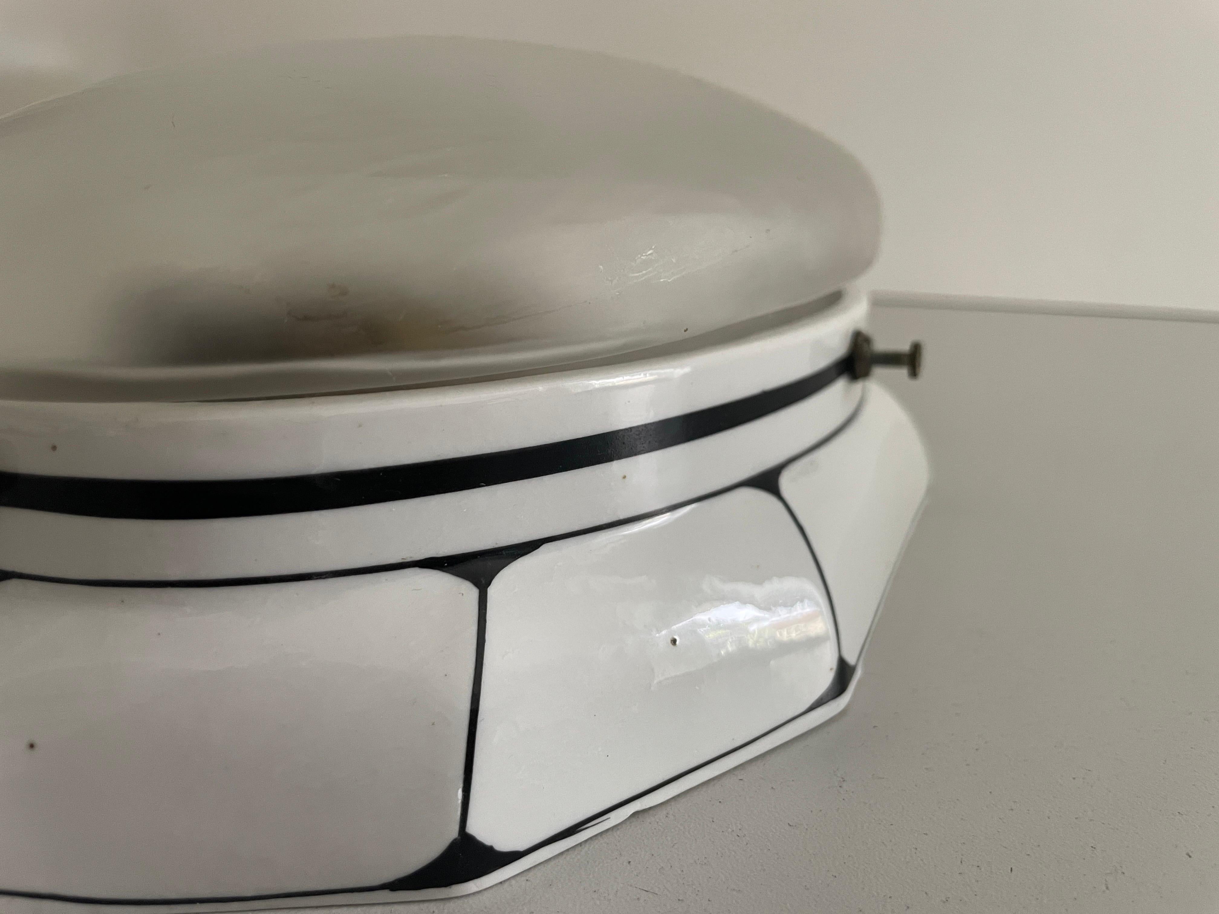 Ovale Wandlampe aus mattiertem Glas und schwarz-weißem Porzellan, 1930er Jahre, Deutschland im Angebot 4