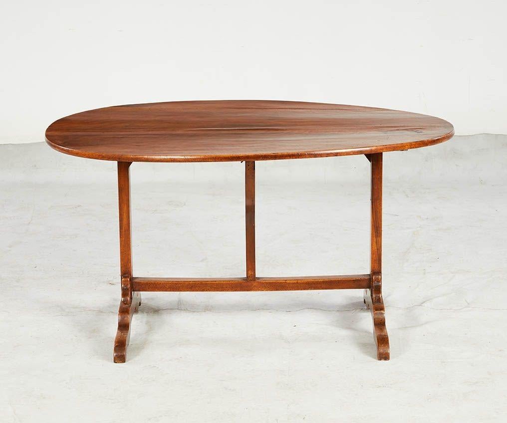 Table ovale en bois de fruitier pour vignobles en vente 1