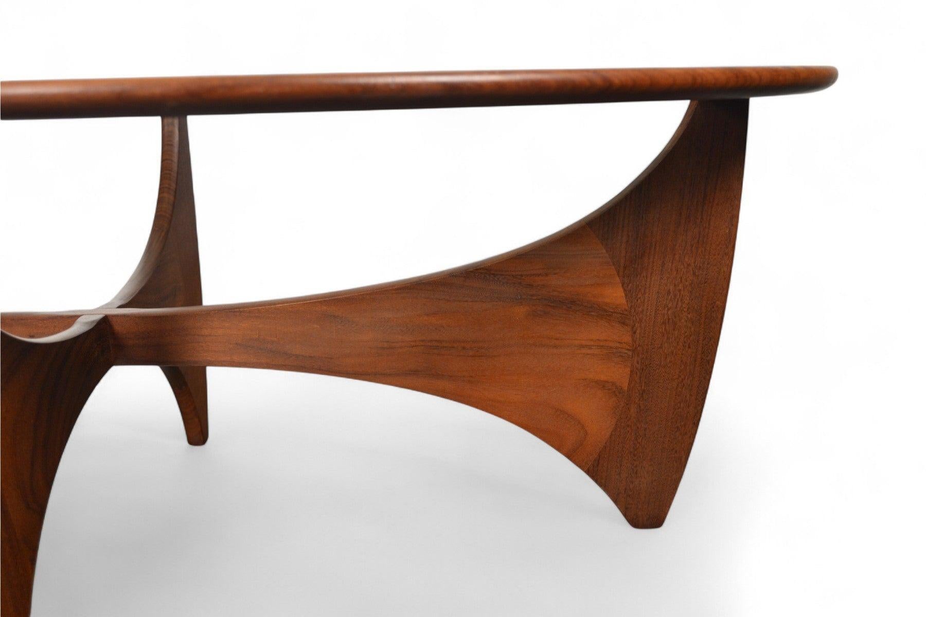 Ovaler G-Plan Astro Couchtisch in Afromosia im Zustand „Gut“ im Angebot in Berkeley, CA