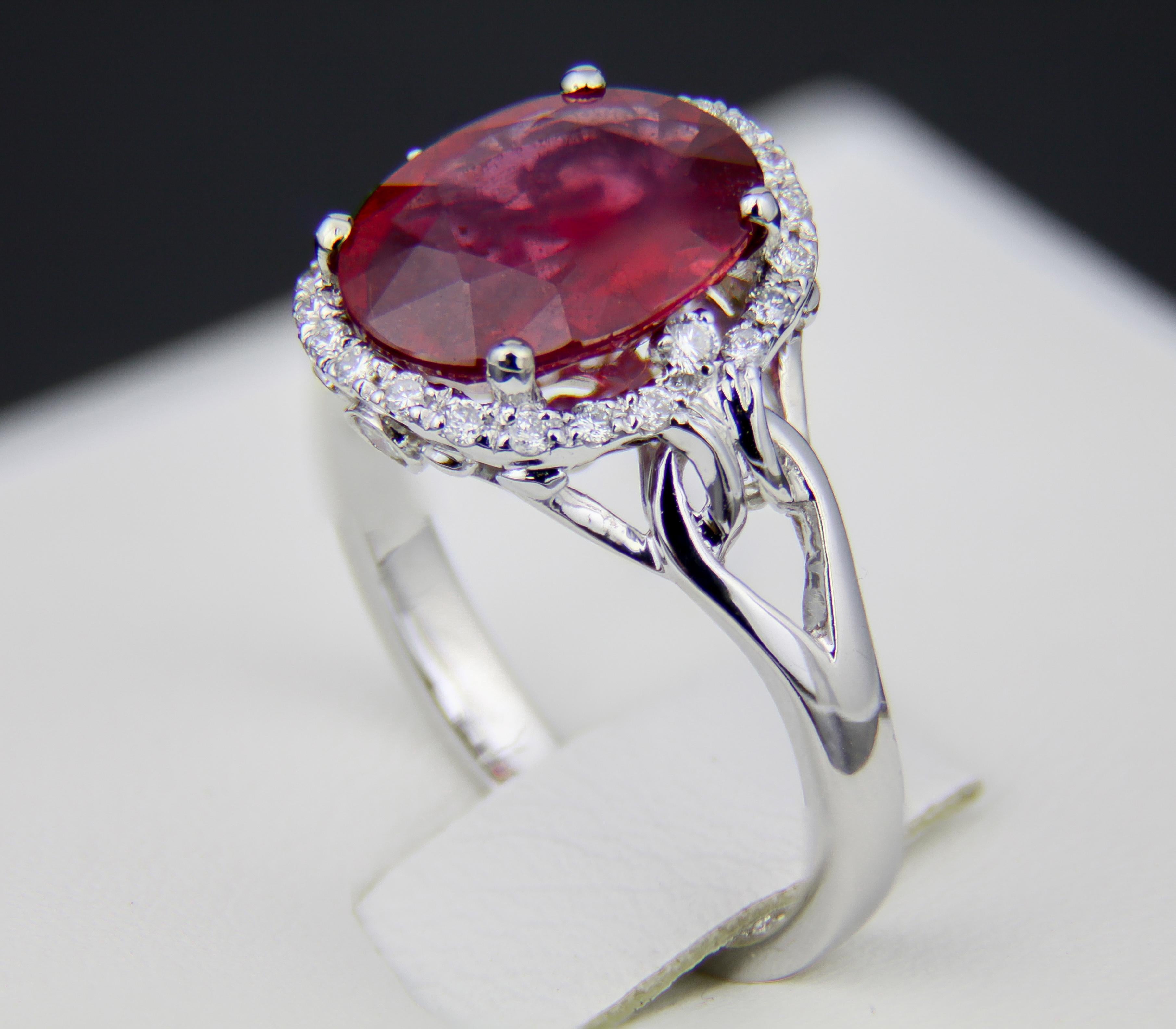 For Sale:  Oval Garnet 14k gold ring 4