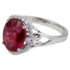 Anillo granate ovalado de oro de 14k