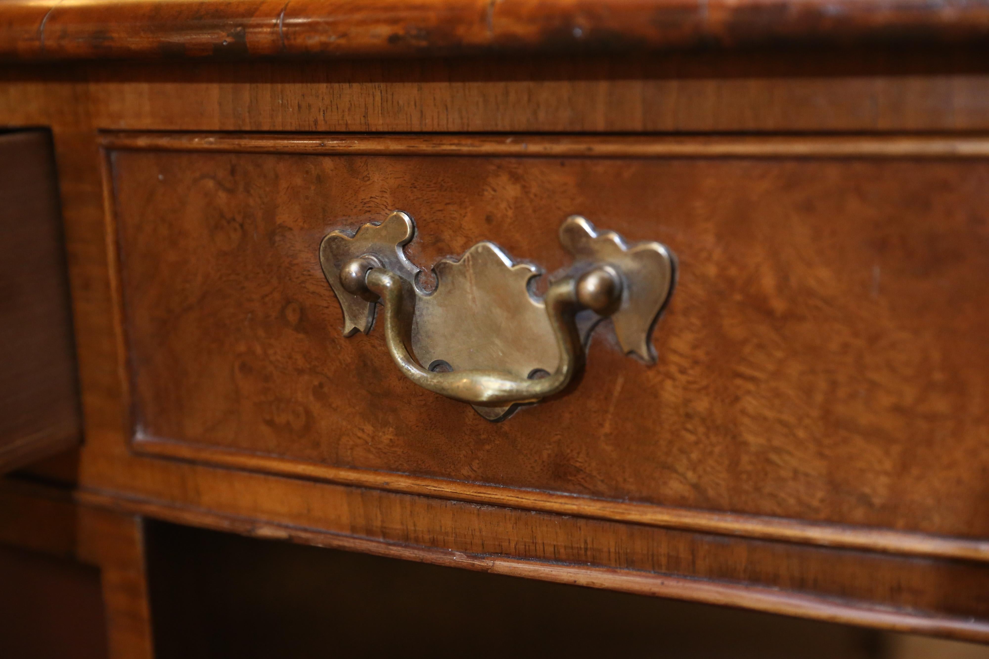Ovaler Schreibtisch für Partner im georgianischen Stil; Mahagoni und Auster-Burl gebändert 1