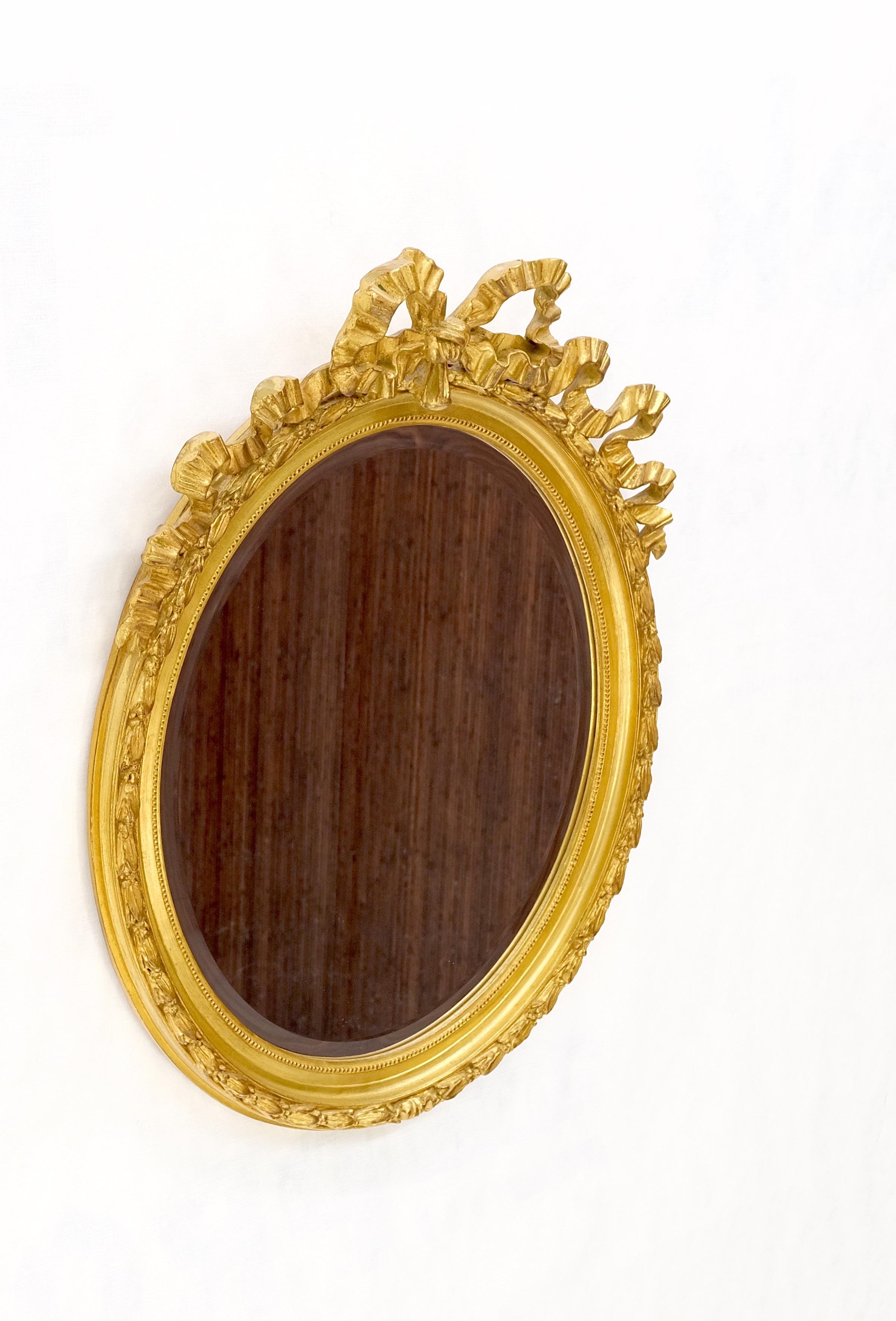Oval Gilt Ribbon Spikelet of Wheat Pattern Carved Wood Wall Mirror MINT! In Good Condition For Sale In Rockaway, NJ