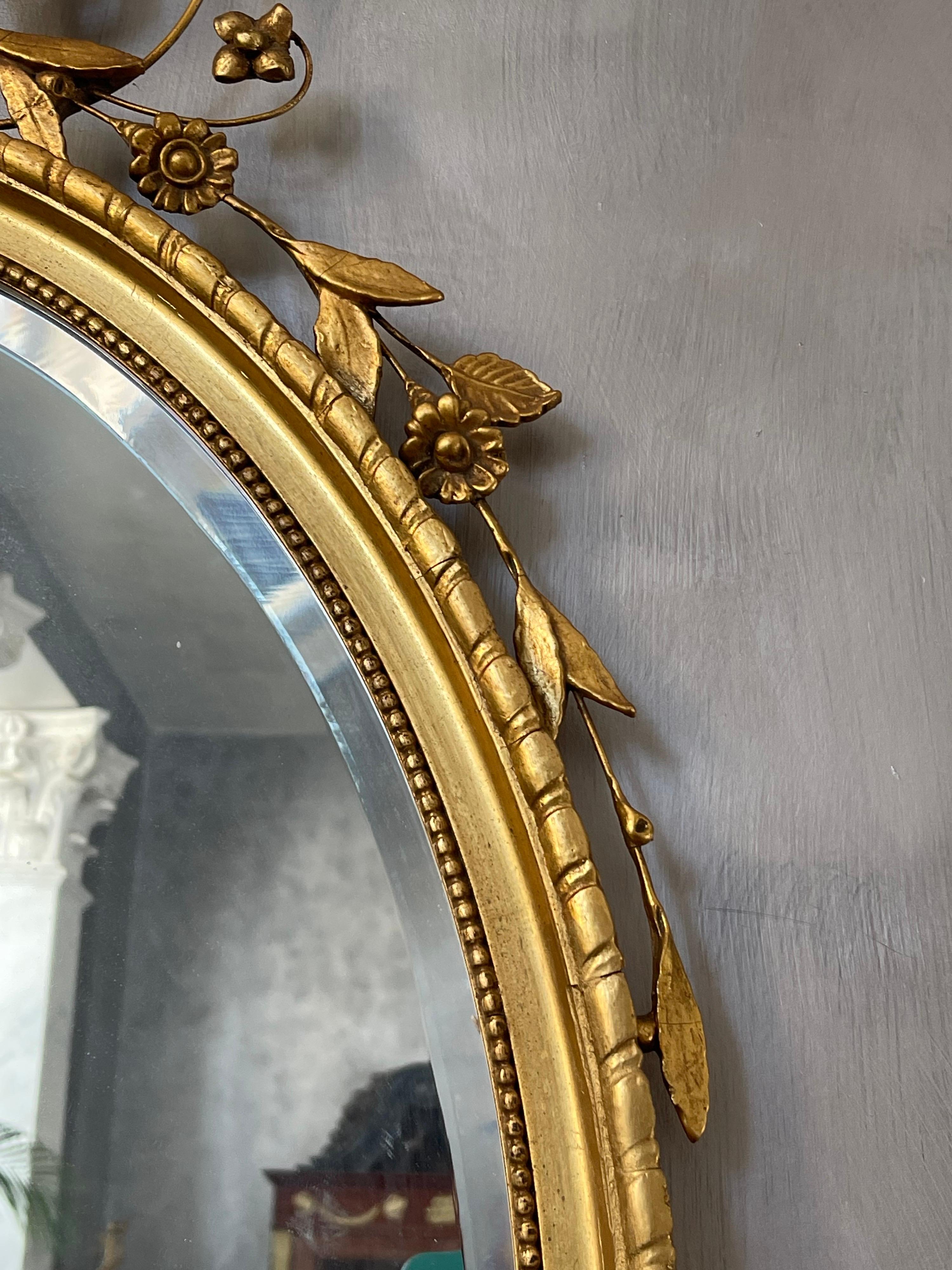 Oval Gilt Wood Mirror In Good Condition In New Haven, CT