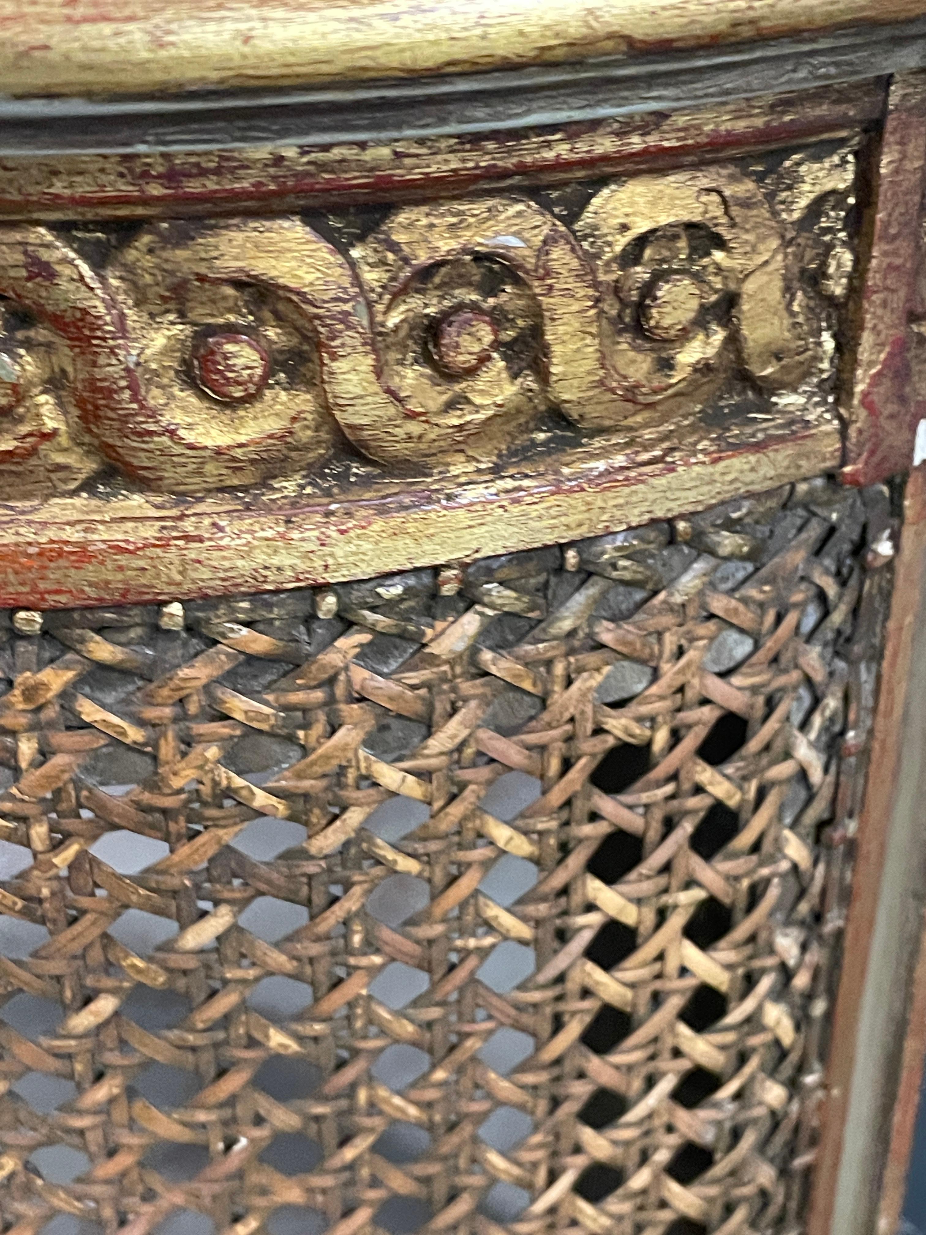 Français Table d'appoint ovale en bois doré, Napoléon III 1860-70, bois et canne dorés en vente