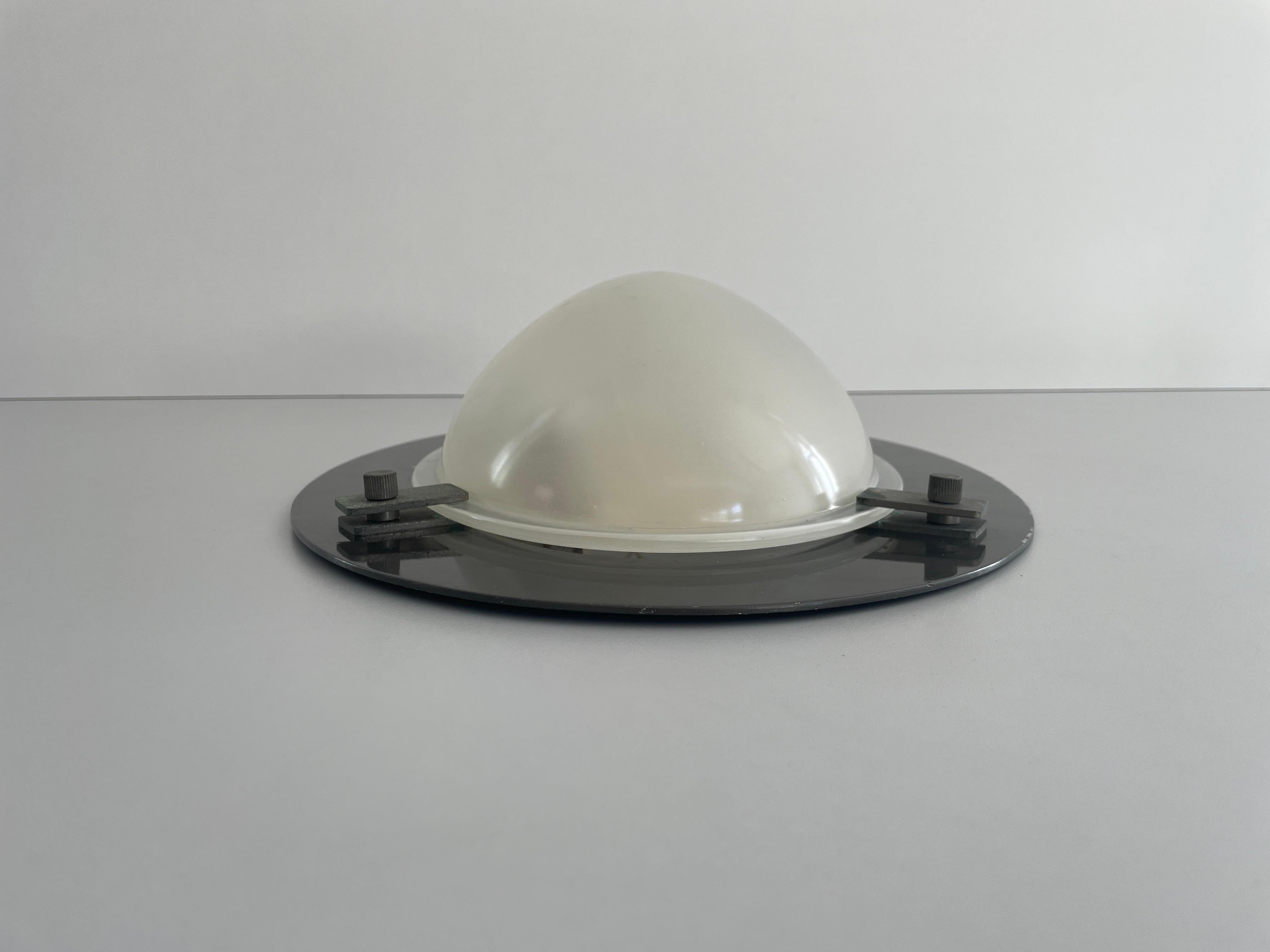 Oval Glass & Black backplate Industrial Wall or Ceiling Lamp, 1960s, Italy In Excellent Condition For Sale In Hagenbach, DE