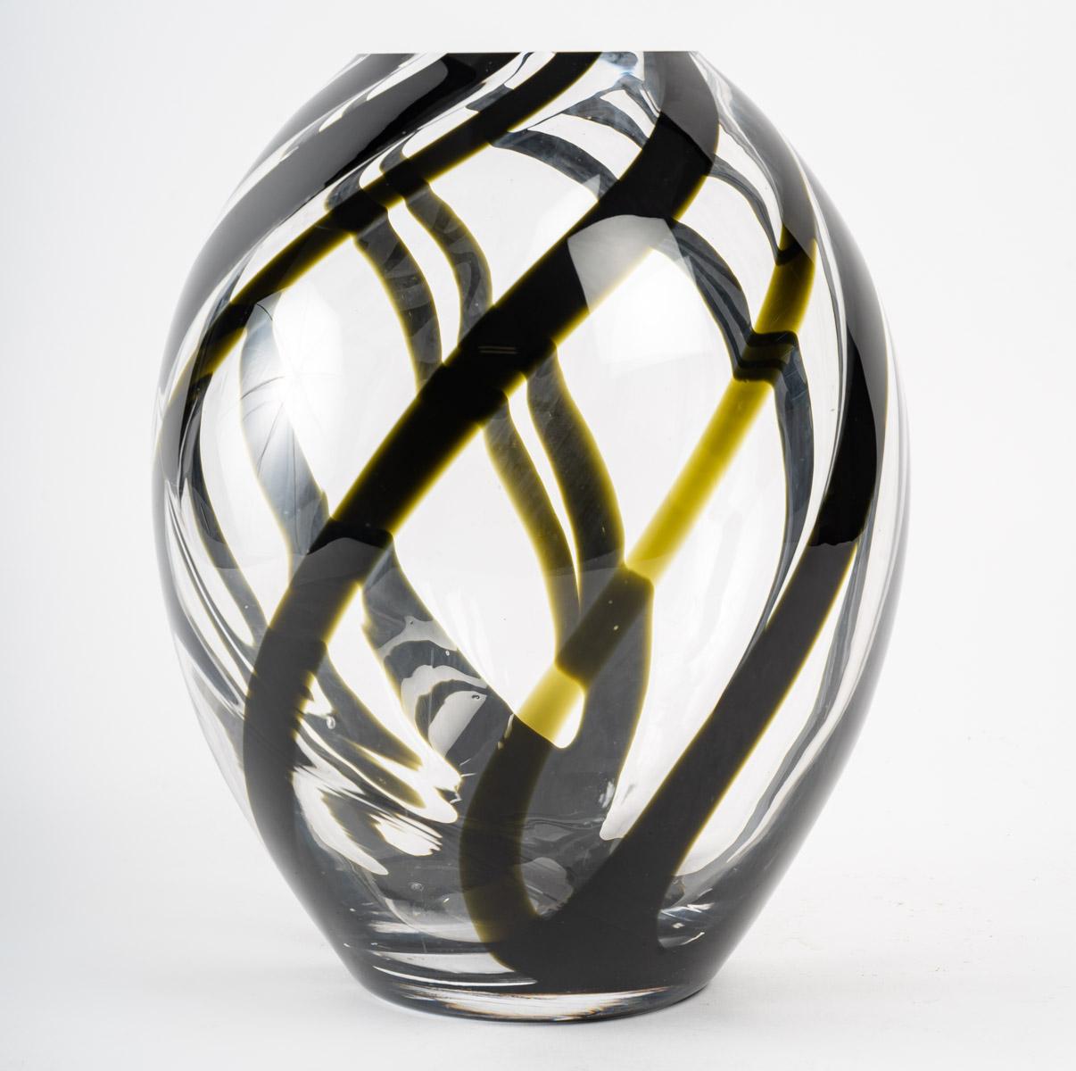 Oval Glass Vase, 20th Century In Good Condition In Saint-Ouen, FR