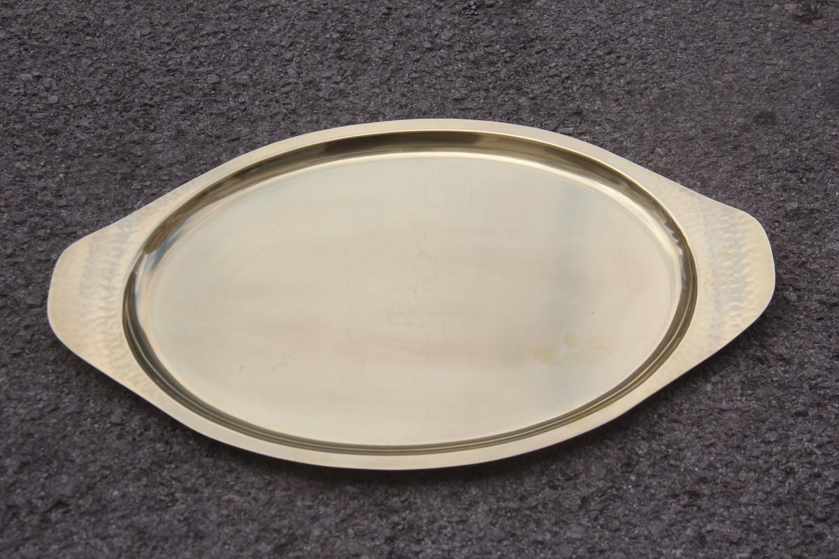 Oval Gold Brass Hand-Embossed Brass Tray and Italian 1970 Hammered Design In Good Condition In Palermo, Sicily