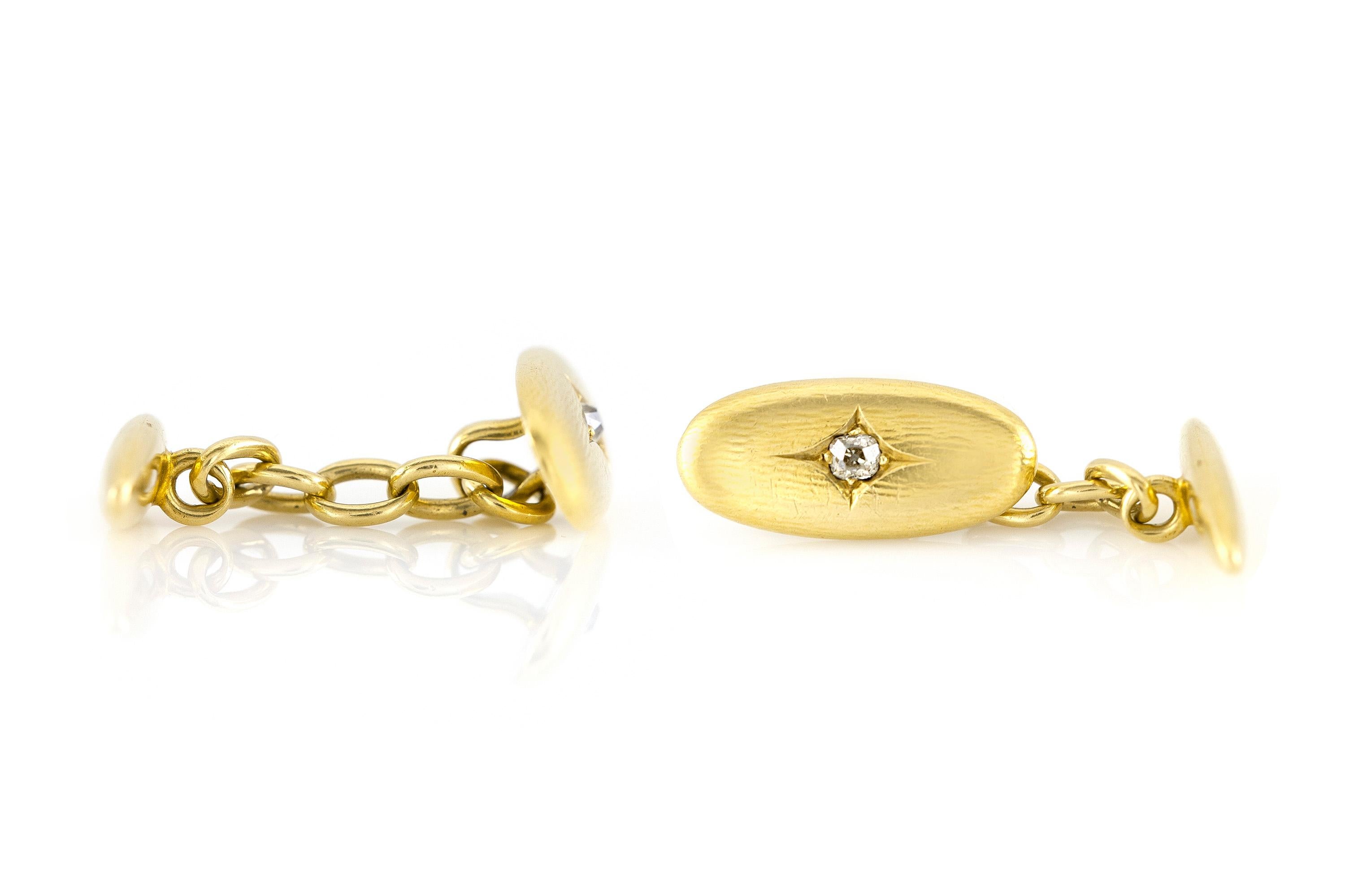 Oval Gold Cufflinks with Diamond In Excellent Condition For Sale In New York, NY