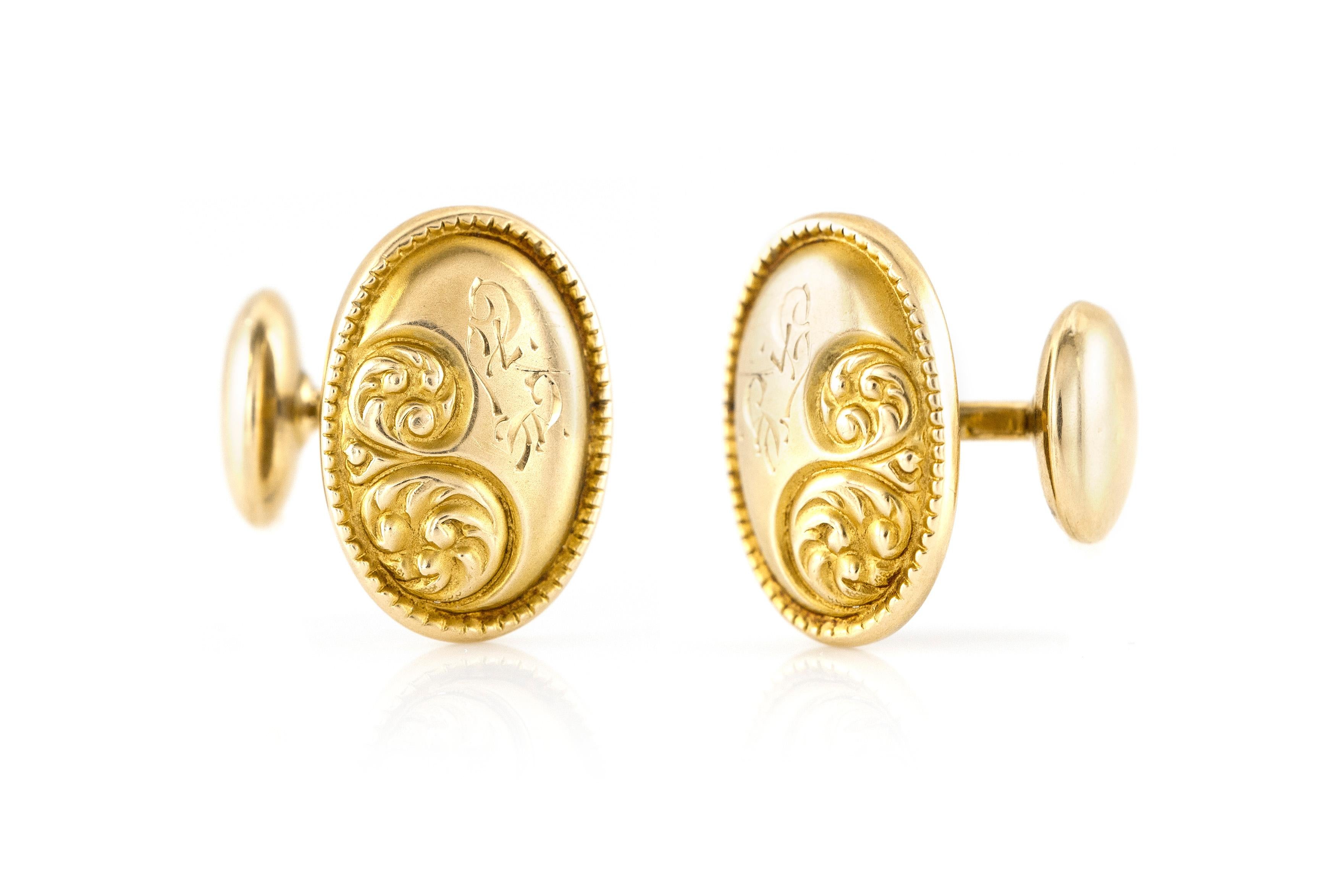 Oval Gold Floral Motif Cufflinks In Excellent Condition For Sale In New York, NY