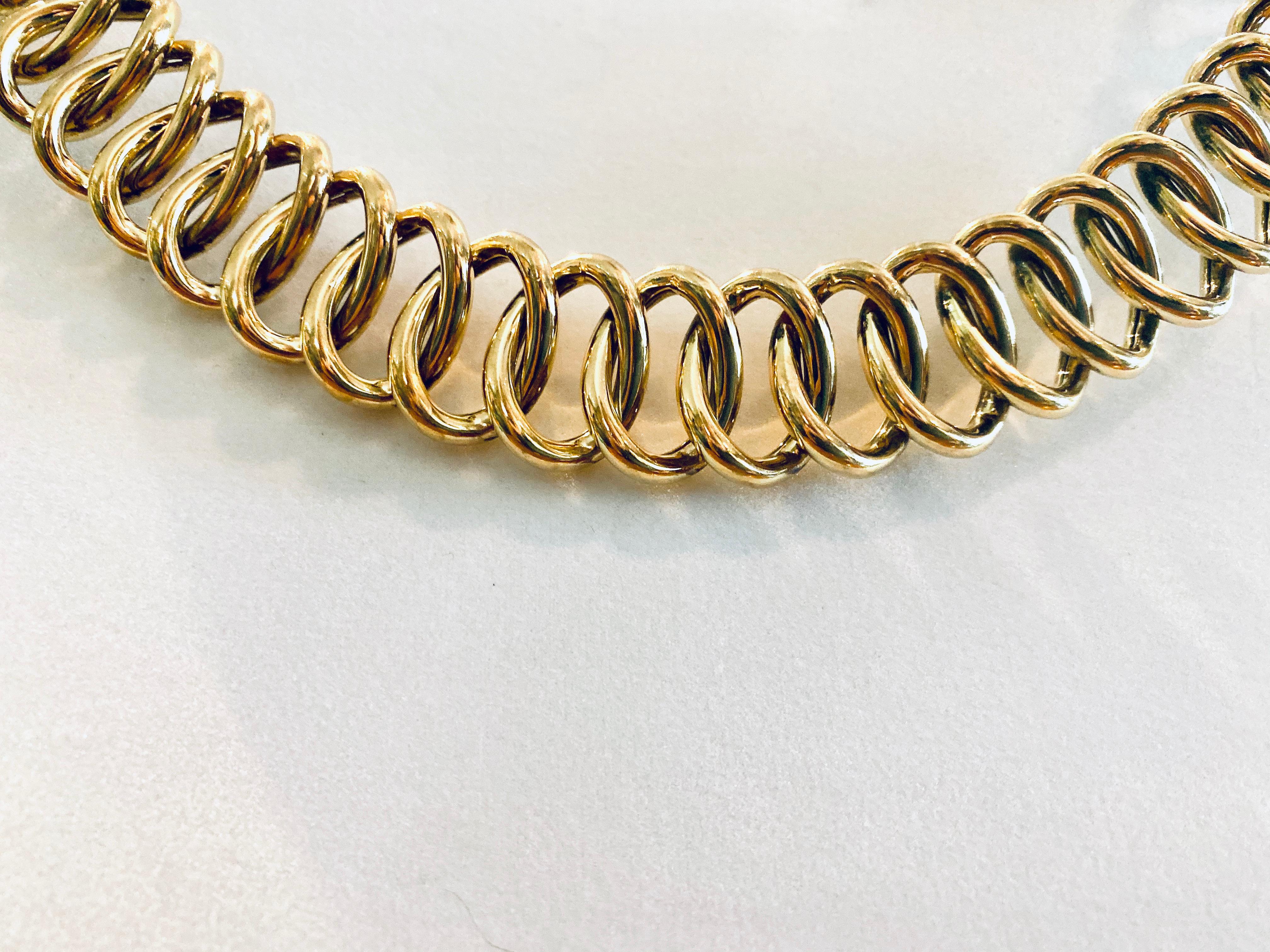 Oval Gold Link Necklace In New Condition For Sale In Spartanburg, SC