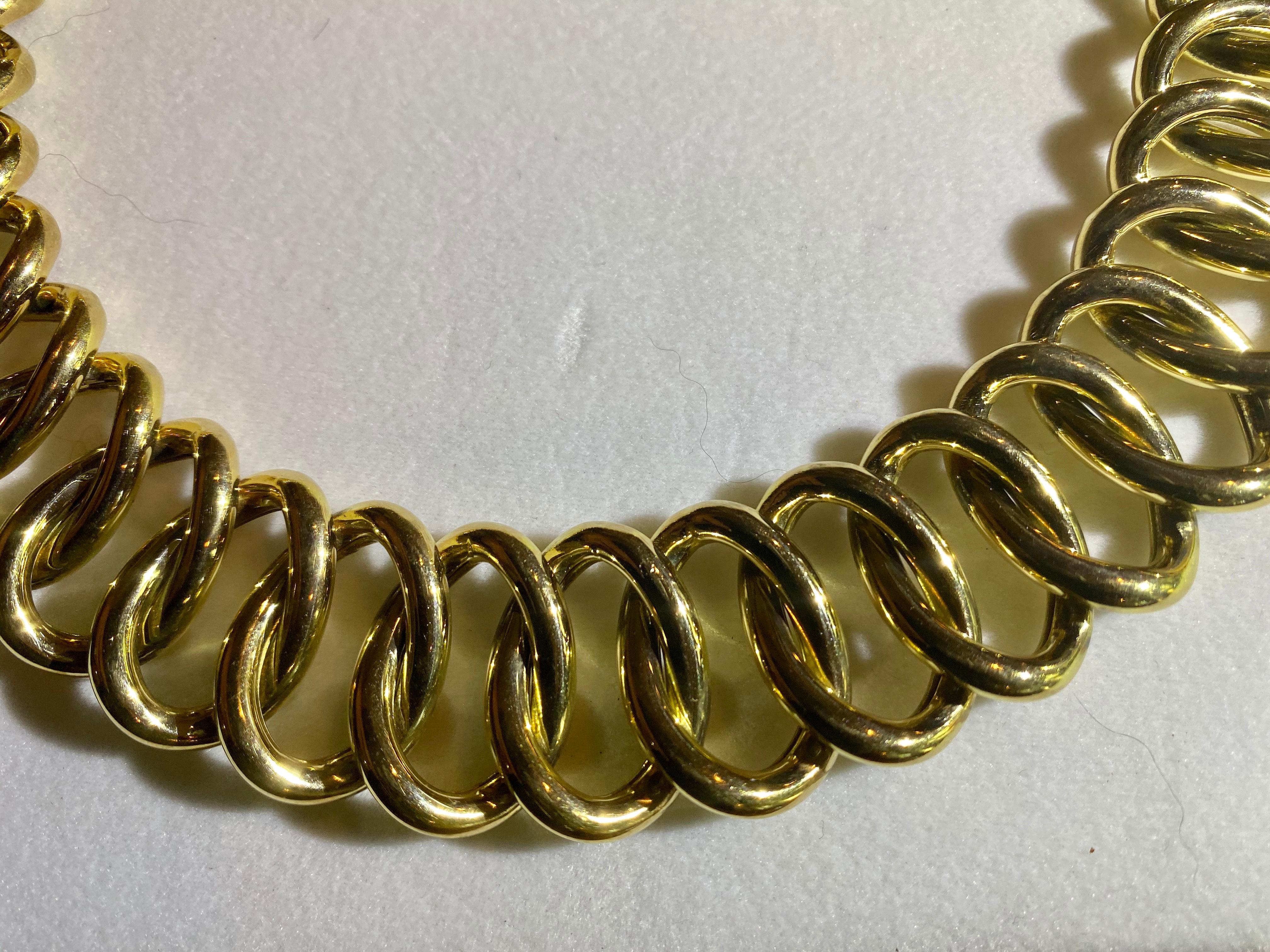 Women's Oval Gold Link Necklace For Sale
