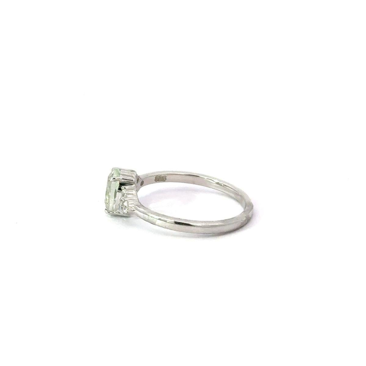 For Sale:  Oval Green Amethyst Everyday Wear Gemstone Ring for Mom Gift in 925 Silver 3