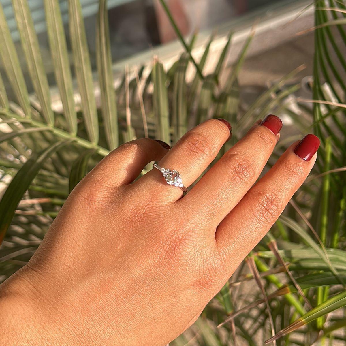 For Sale:  Oval Green Amethyst Everyday Wear Gemstone Ring for Mom Gift in 925 Silver 4