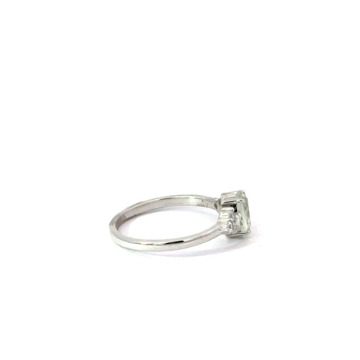 For Sale:  Oval Green Amethyst Everyday Wear Gemstone Ring for Mom Gift in 925 Silver 5
