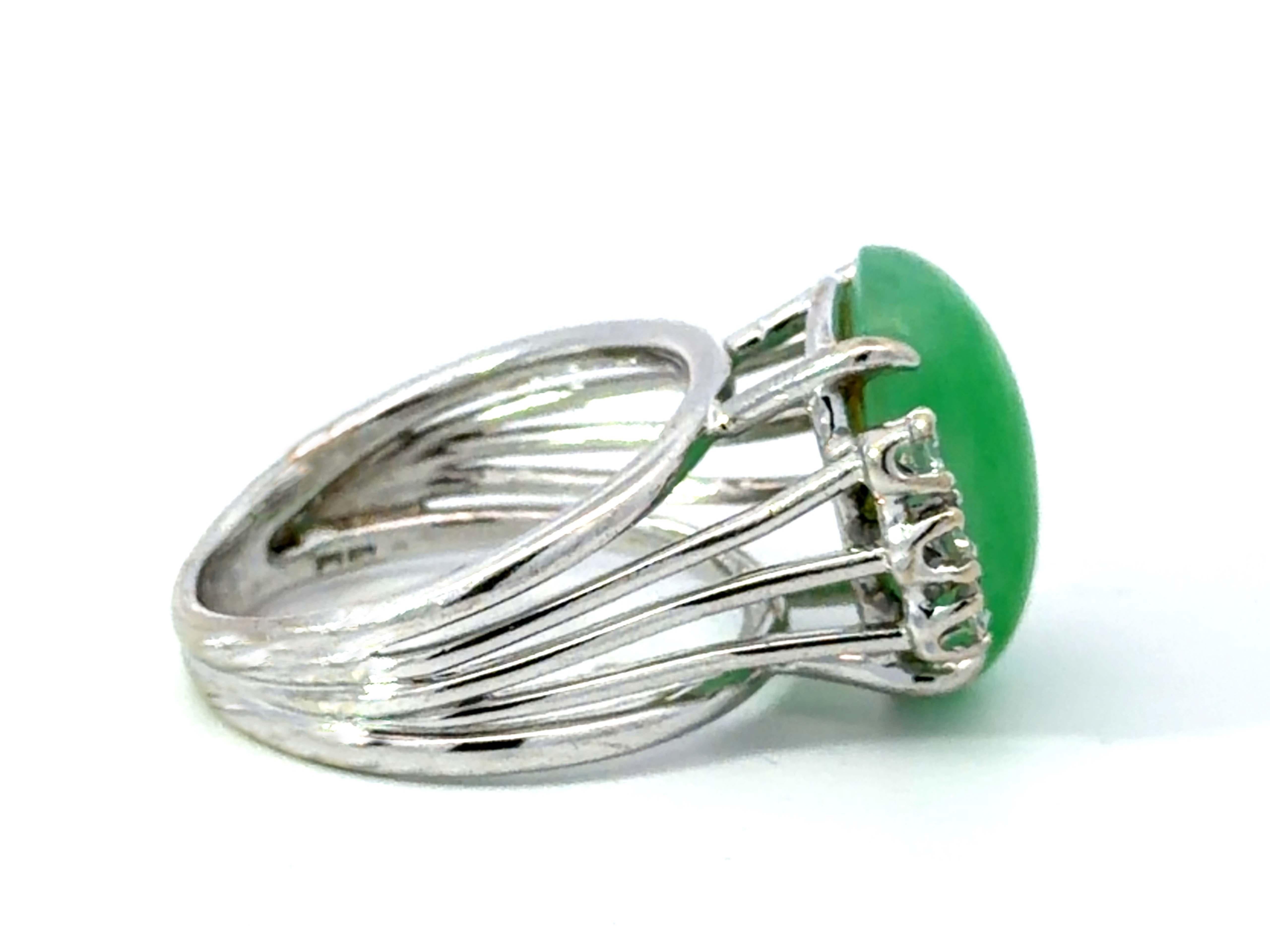 Bague ovale en jade cabochon vert et 6 diamants en or blanc 14K Unisexe en vente