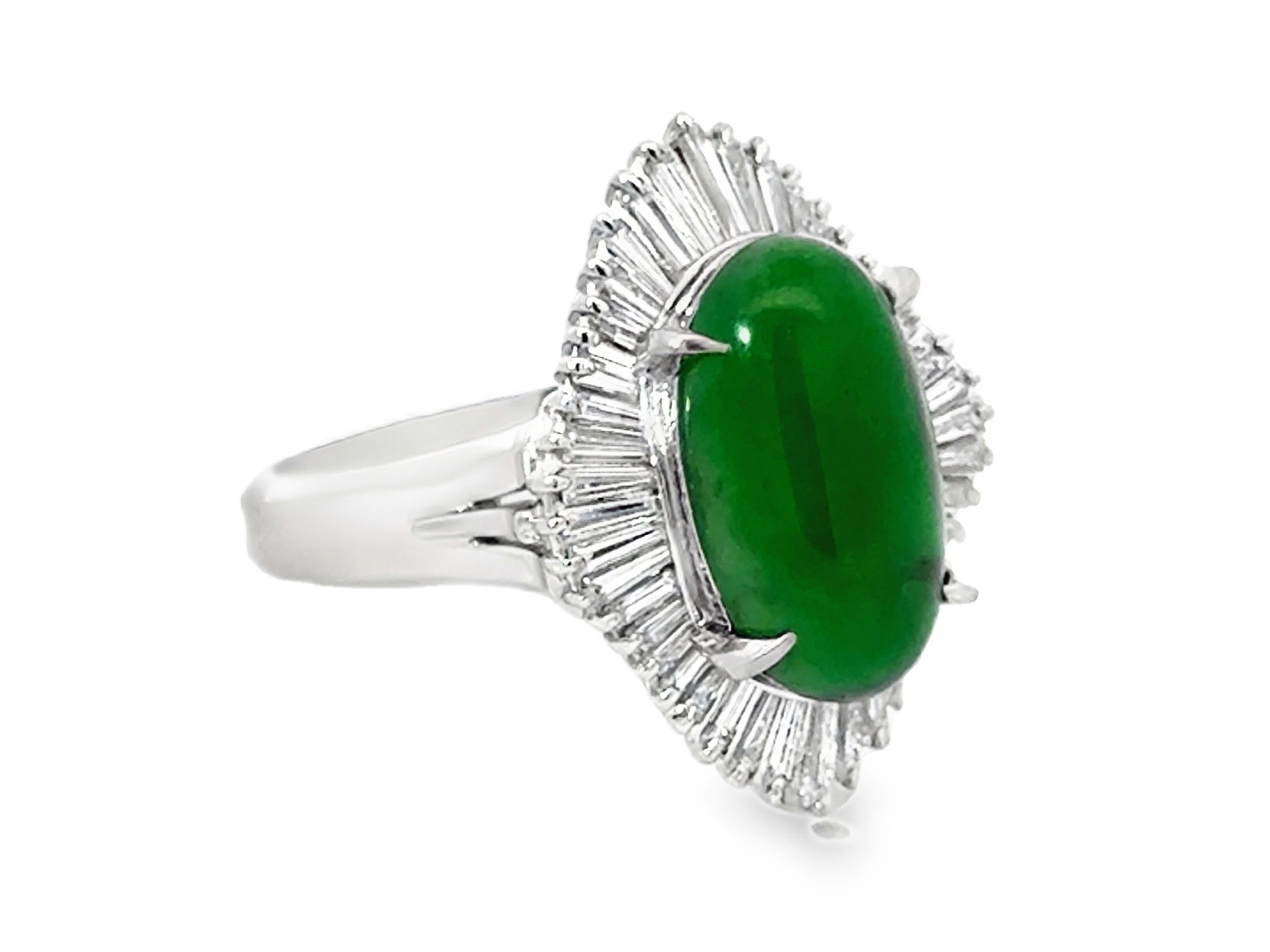 Moderne Cabochon ovale vert  Jade Baguette Diamant Bague Ballerina Platine en vente