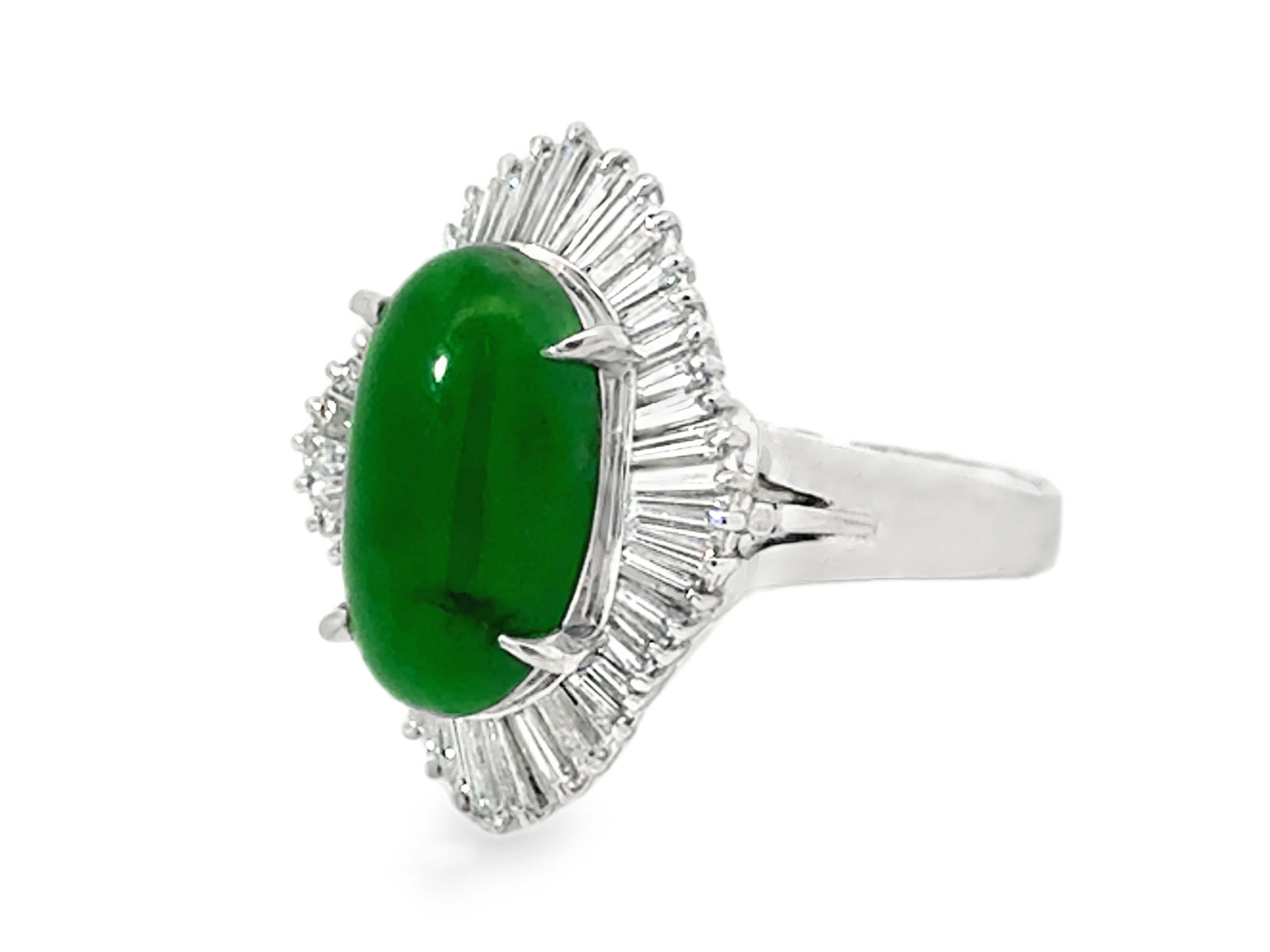 Taille cabochon Cabochon ovale vert  Jade Baguette Diamant Bague Ballerina Platine en vente