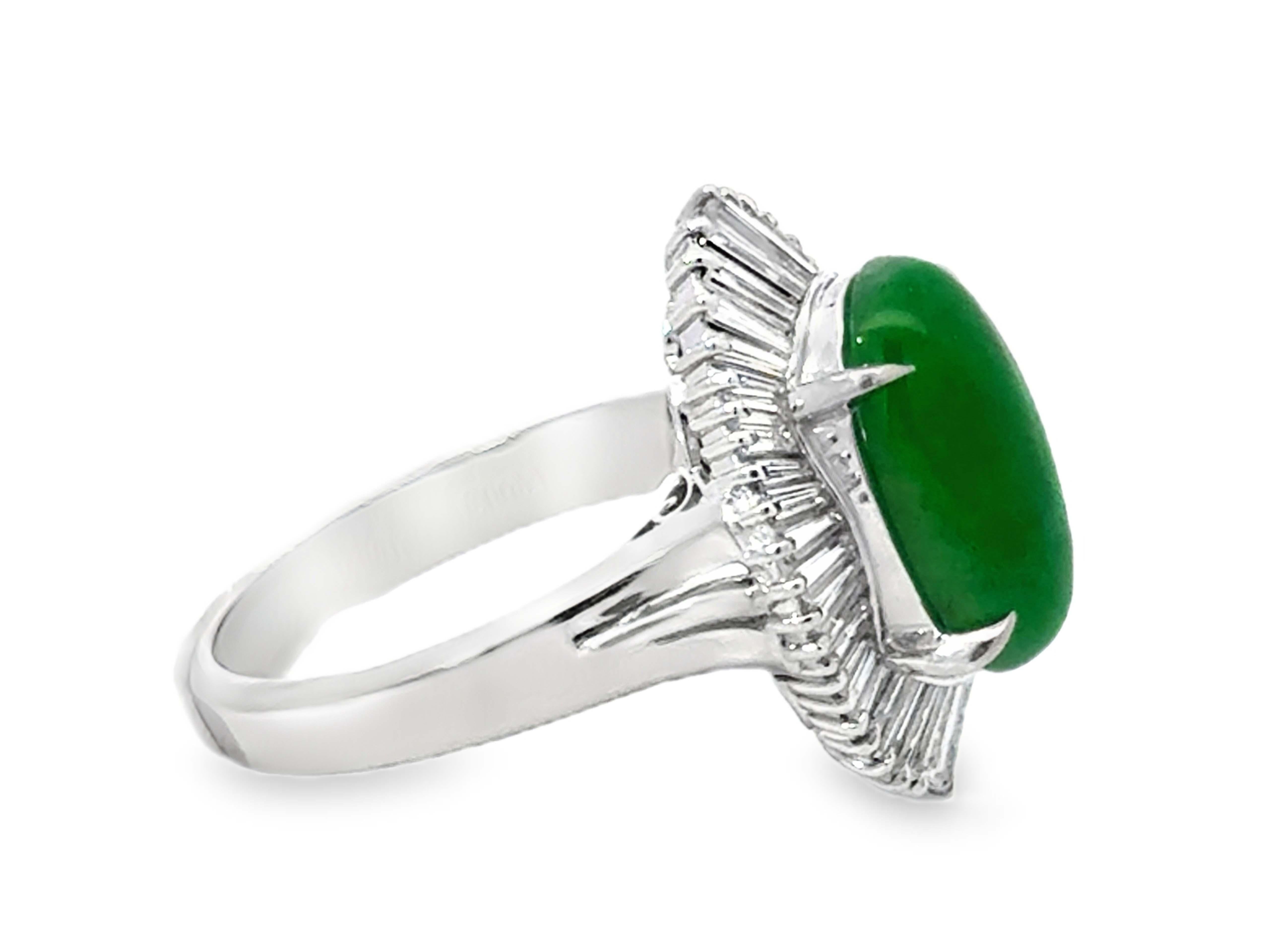 Cabochon ovale vert  Jade Baguette Diamant Bague Ballerina Platine Excellent état - En vente à Honolulu, HI