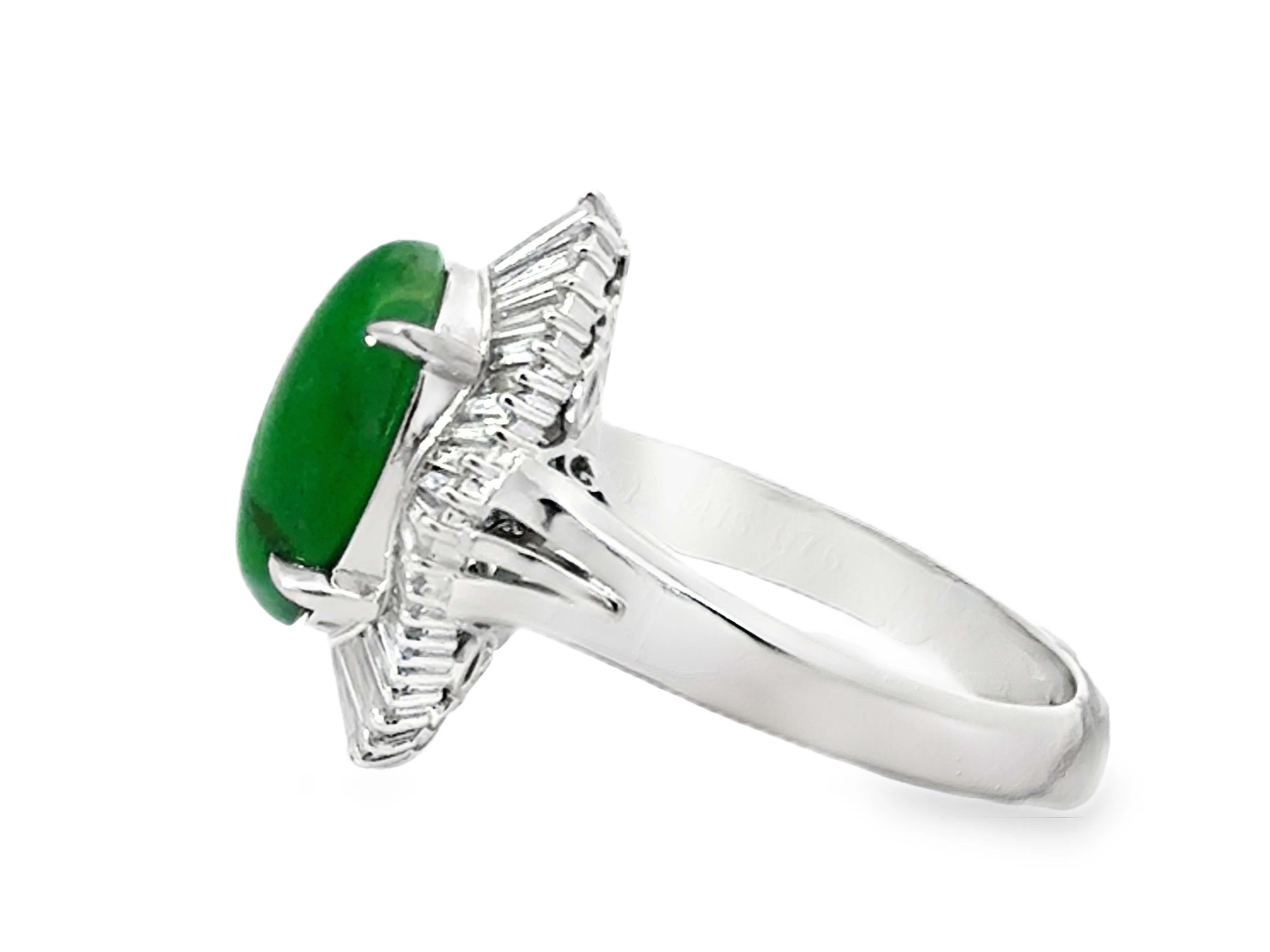 Cabochon ovale vert  Jade Baguette Diamant Bague Ballerina Platine Pour hommes en vente