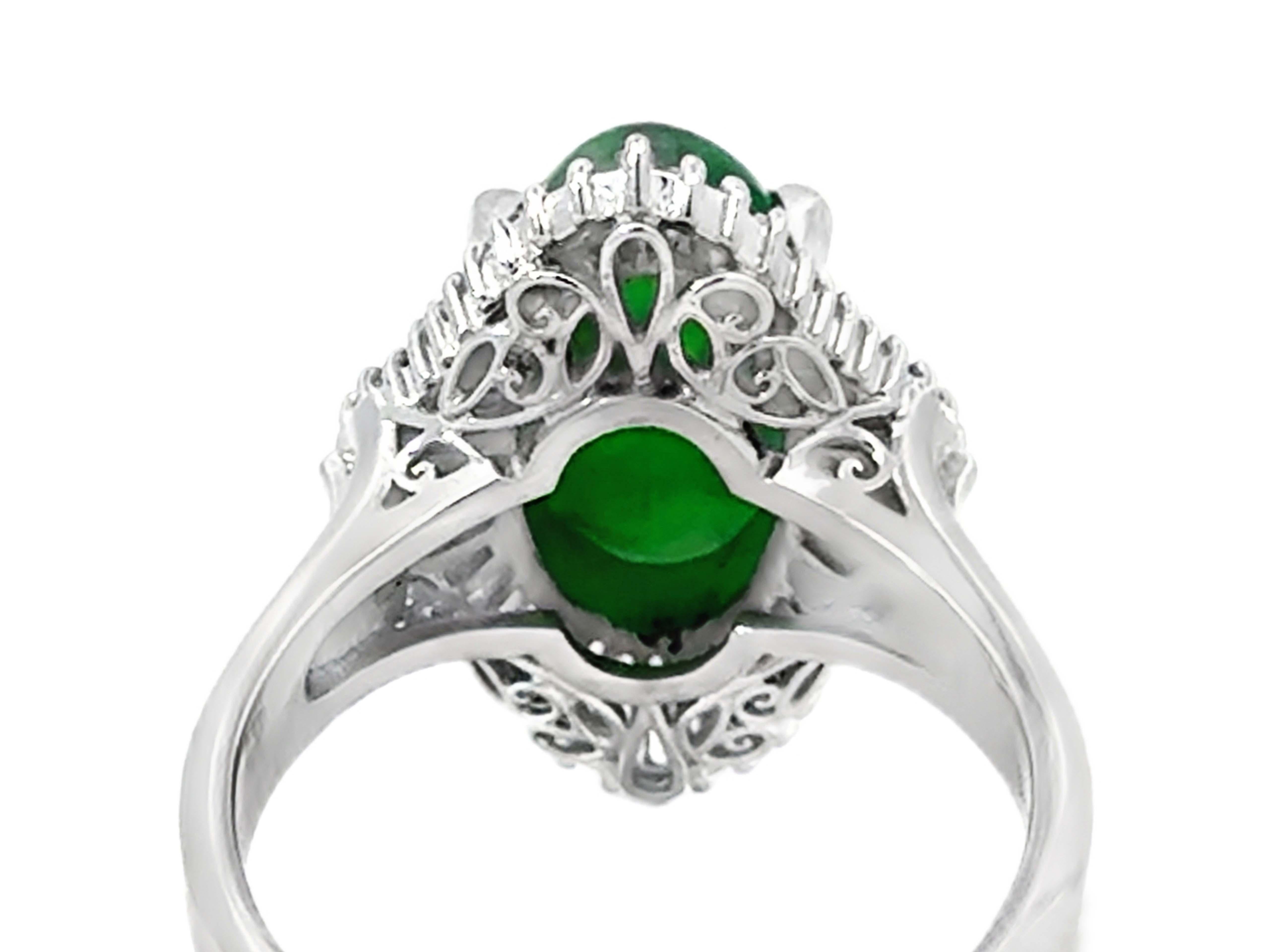 Cabochon ovale vert  Jade Baguette Diamant Bague Ballerina Platine en vente 1