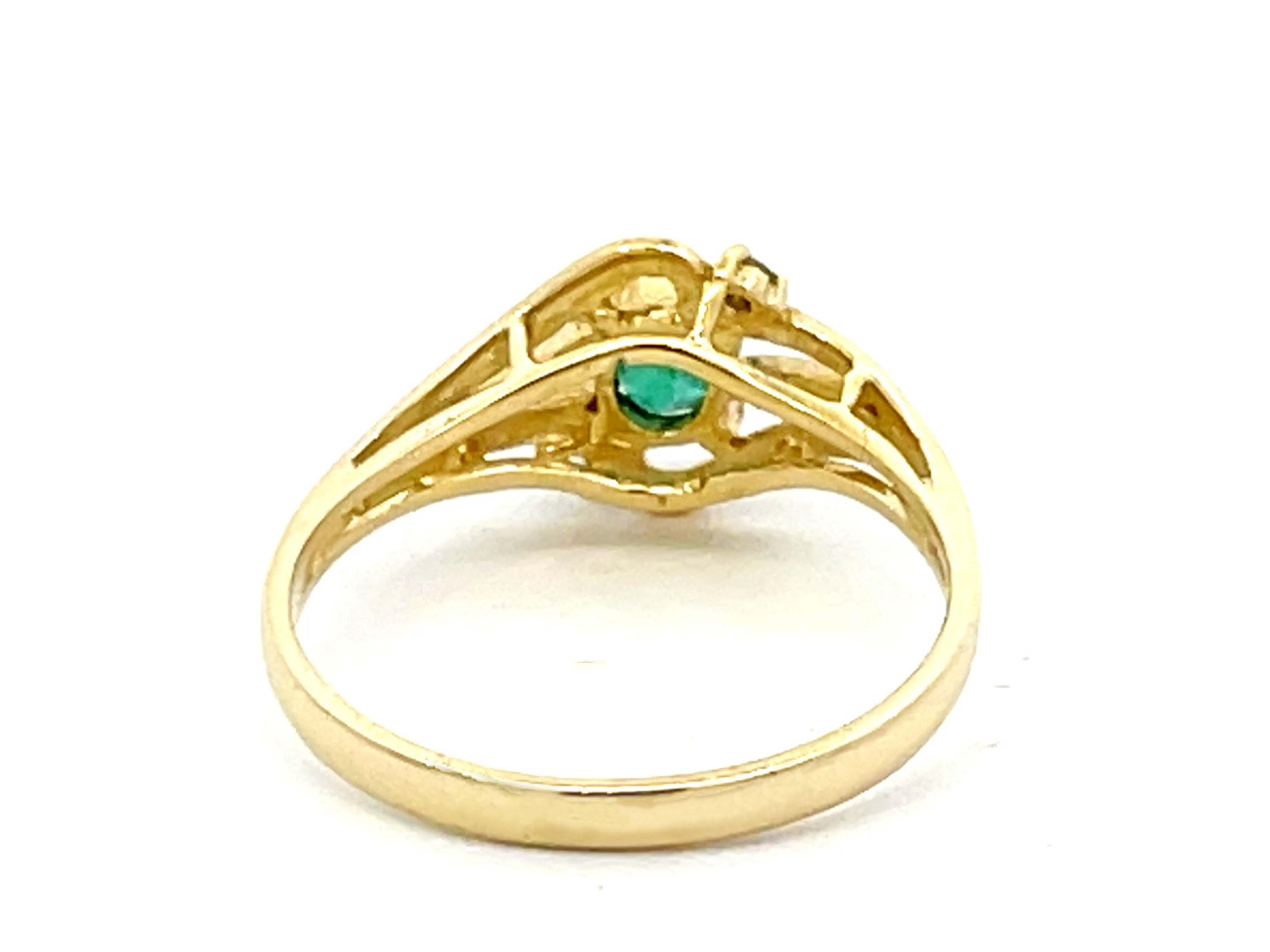 Women's or Men's Oval Green Emerald and 2 Diamond Stackable Ring in 14k Yellow Gold For Sale