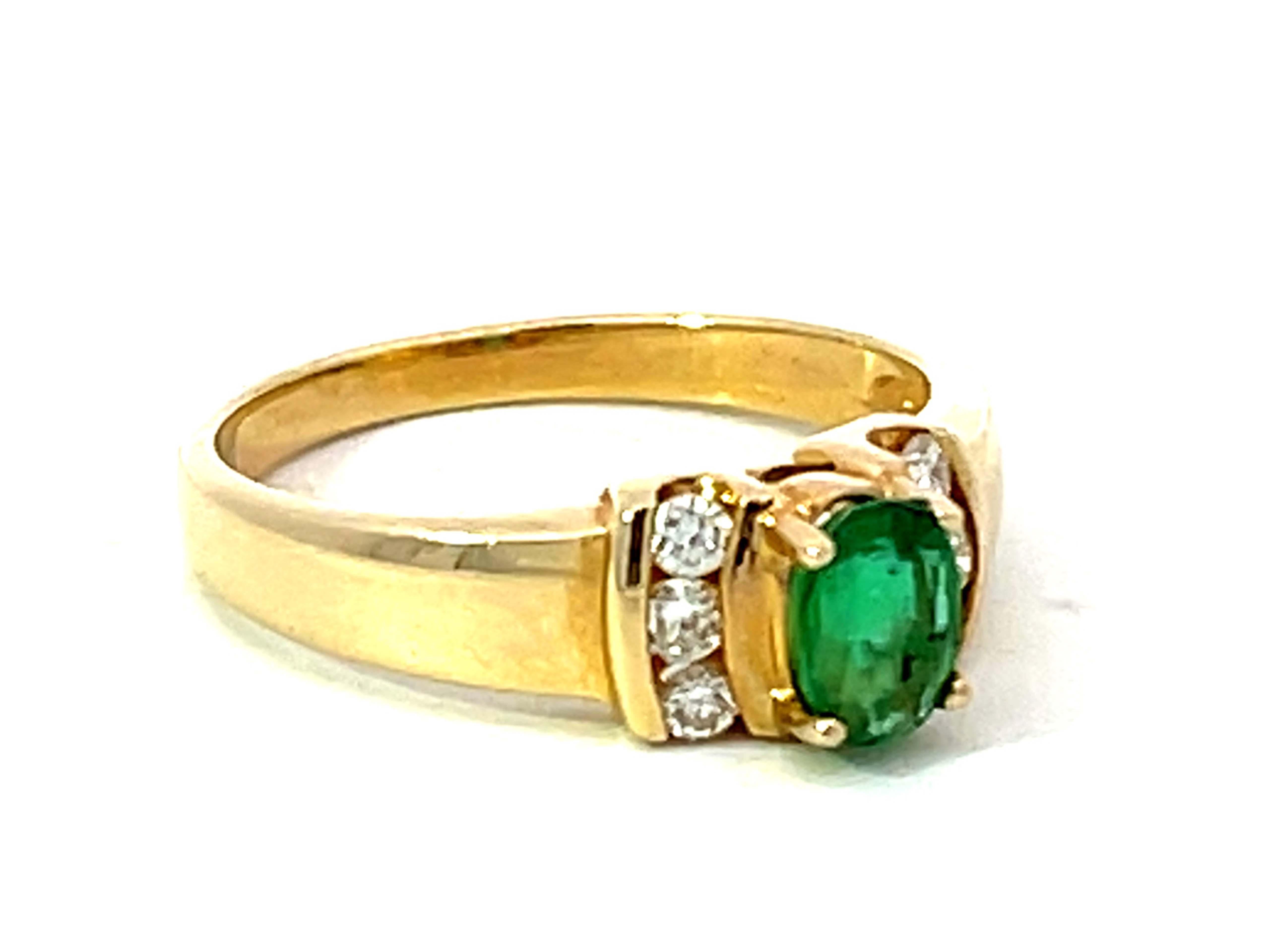 Modern Oval Green Emerald and 6 Diamond Stackable Ring in 14k Yellow Gold For Sale