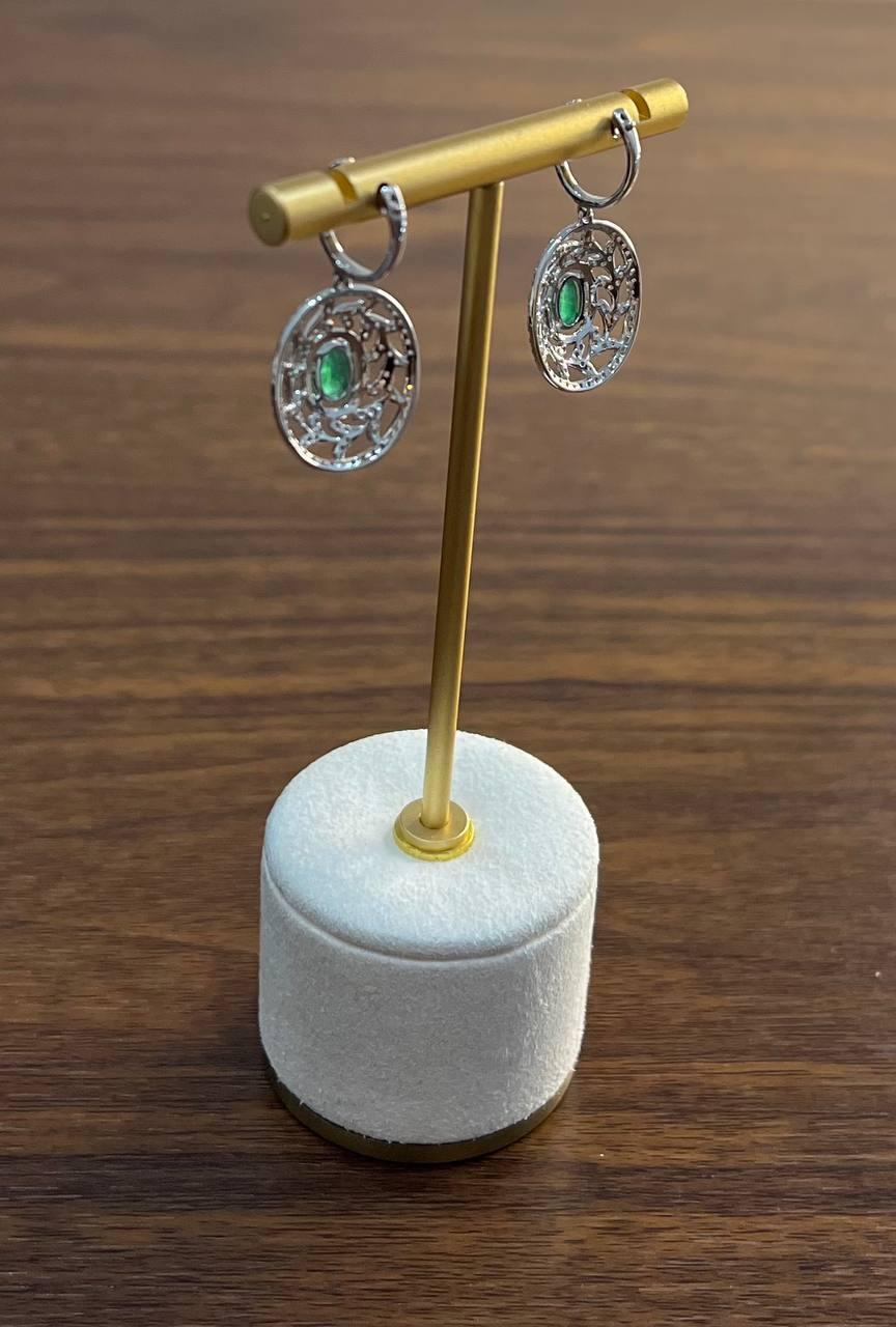 Orecchini a goccia ovali con smeraldo verde e diamante a raggiera in oro bianco 14K in vendita 4