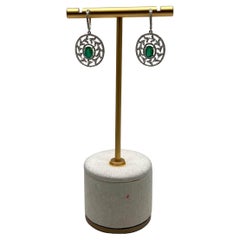 Orecchini a goccia ovali con smeraldo verde e diamante a raggiera in oro bianco 14K