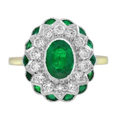 Bague en or 18 carats ornée d'un halo d'émeraudes vertes ovales et de diamants de style Art déco et floral