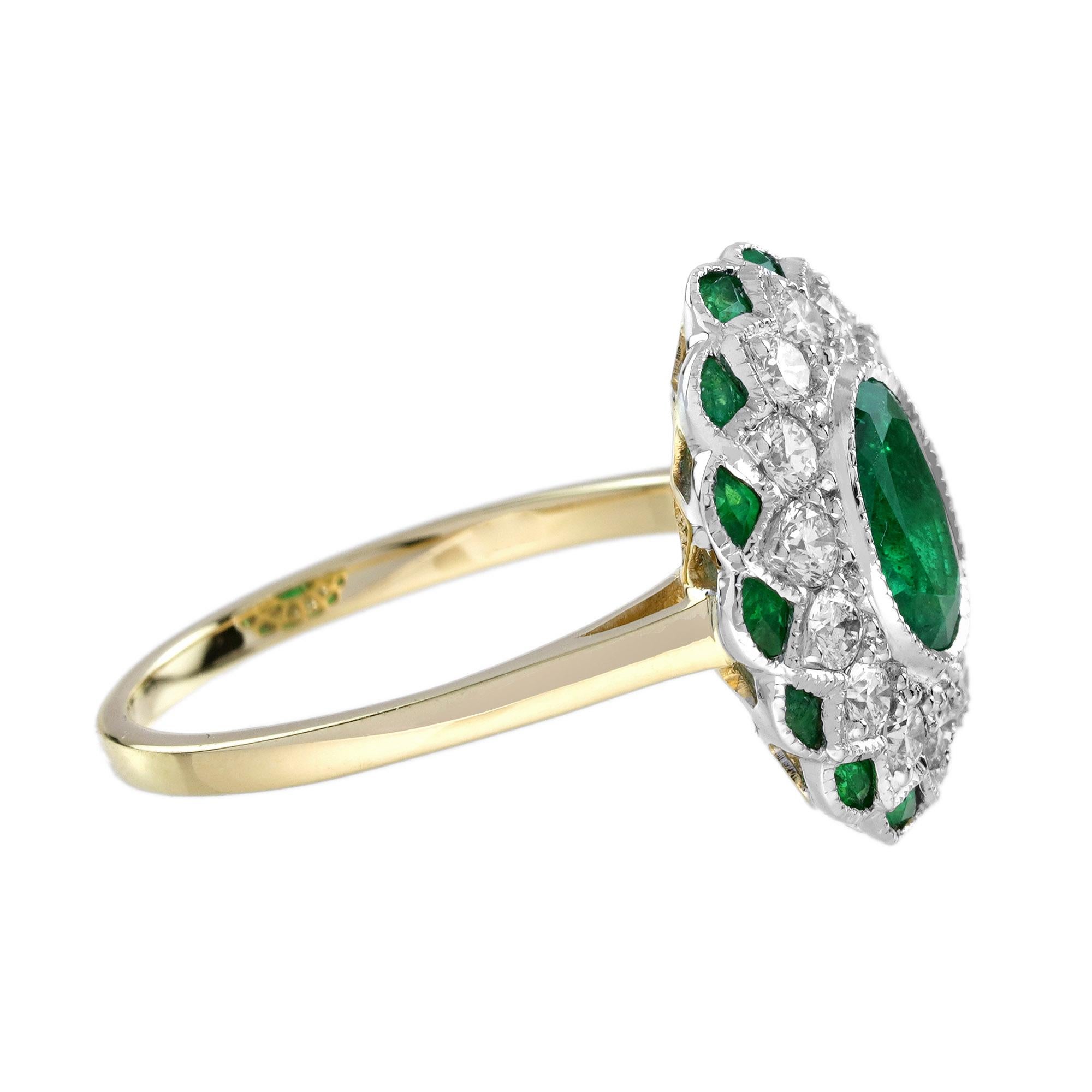 Taille ovale Bague en or 18 carats ornée d'un halo d'émeraudes vertes ovales et de diamants de style Art déco et floral en vente