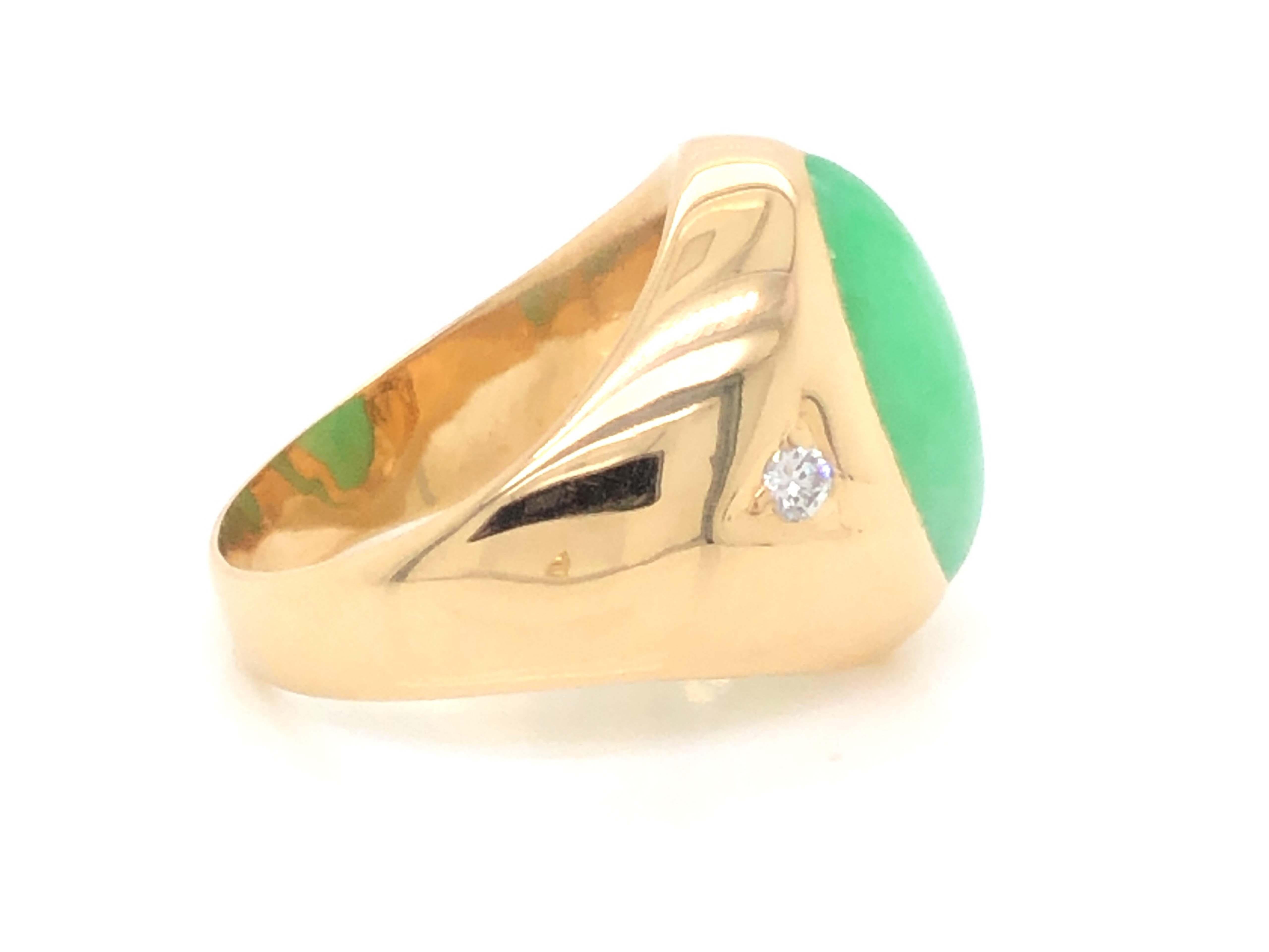 Ovaler Ring aus grüner Jade und 2 Diamanten, 14k Gelbgold im Zustand „Gut“ im Angebot in Honolulu, HI