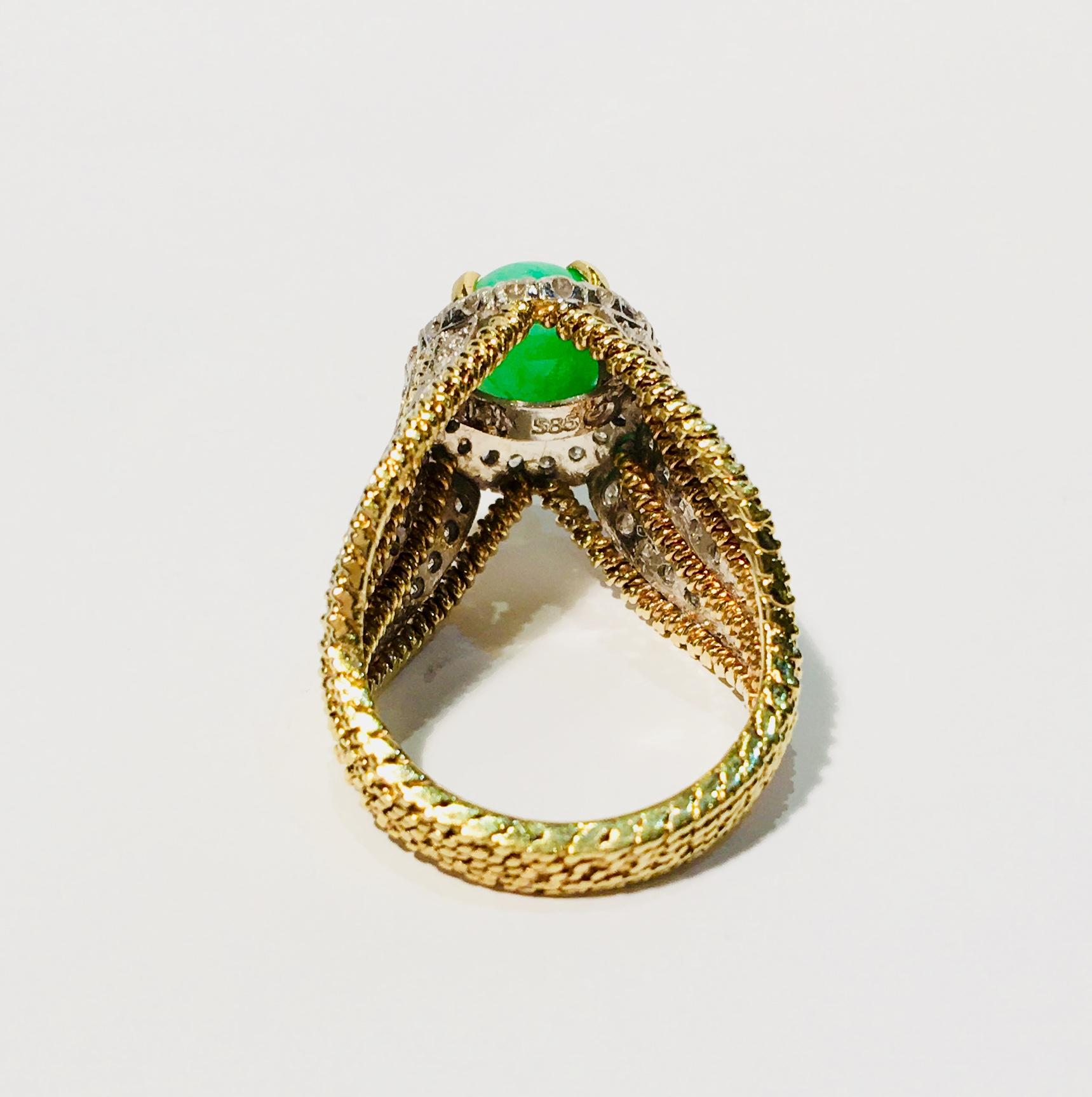 Ovaler ovaler grüner Jade Diamant Halo Gelbgold Mode Ring mit 1 Karat Diamanten im Angebot 6