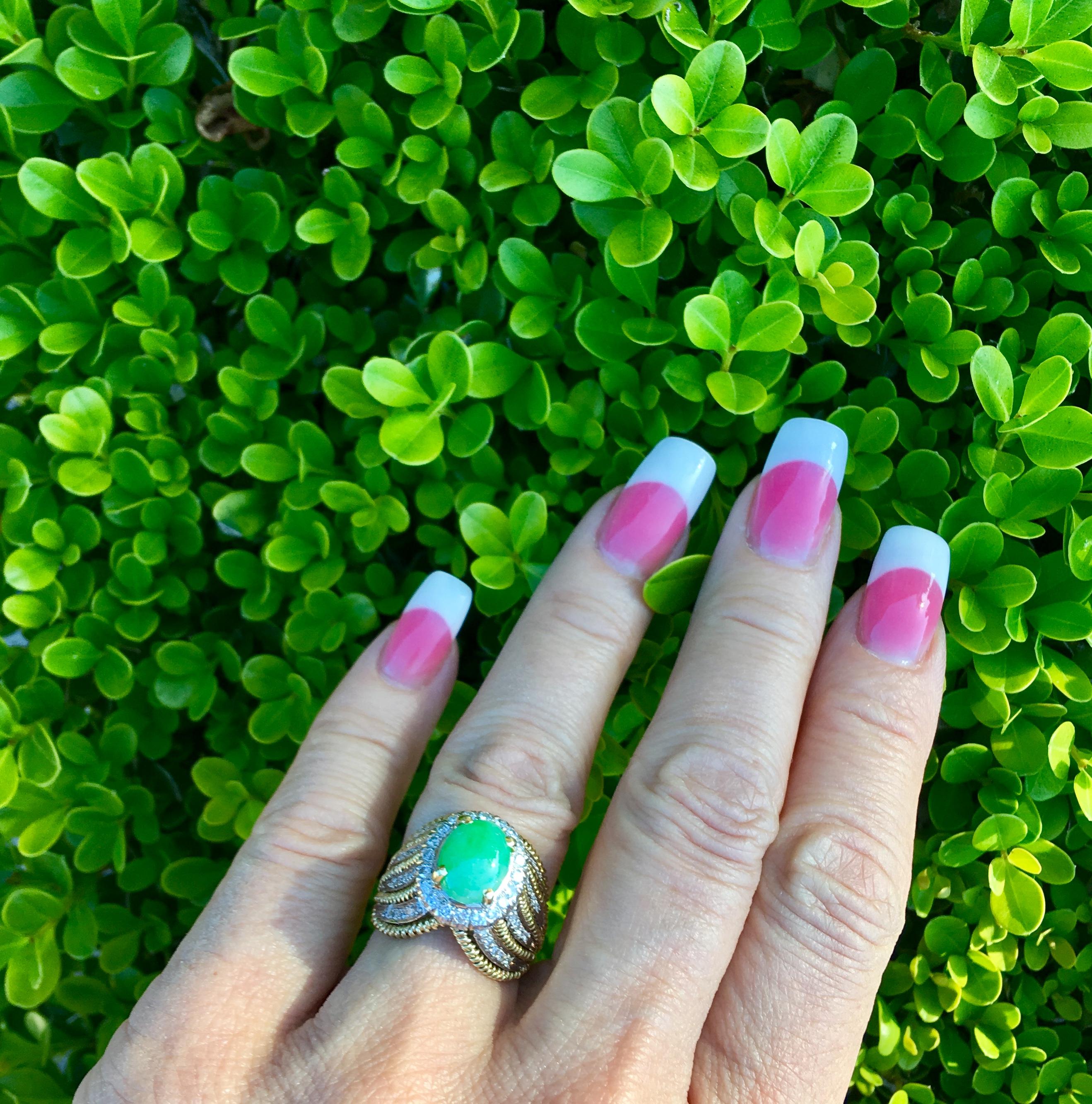 Ovaler ovaler grüner Jade Diamant Halo Gelbgold Mode Ring mit 1 Karat Diamanten im Angebot 8