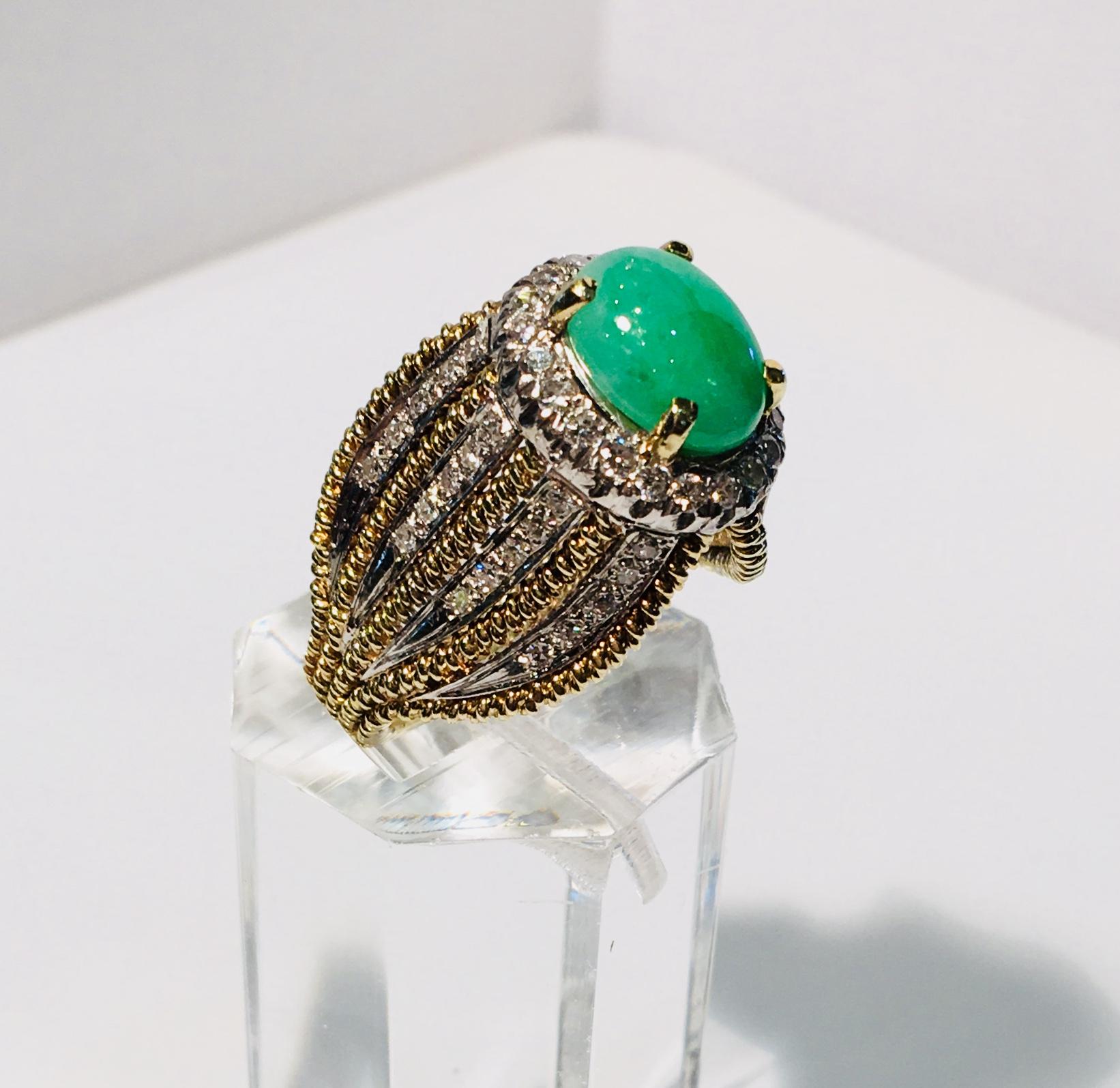 Ovaler ovaler grüner Jade Diamant Halo Gelbgold Mode Ring mit 1 Karat Diamanten (Ovalschliff) im Angebot