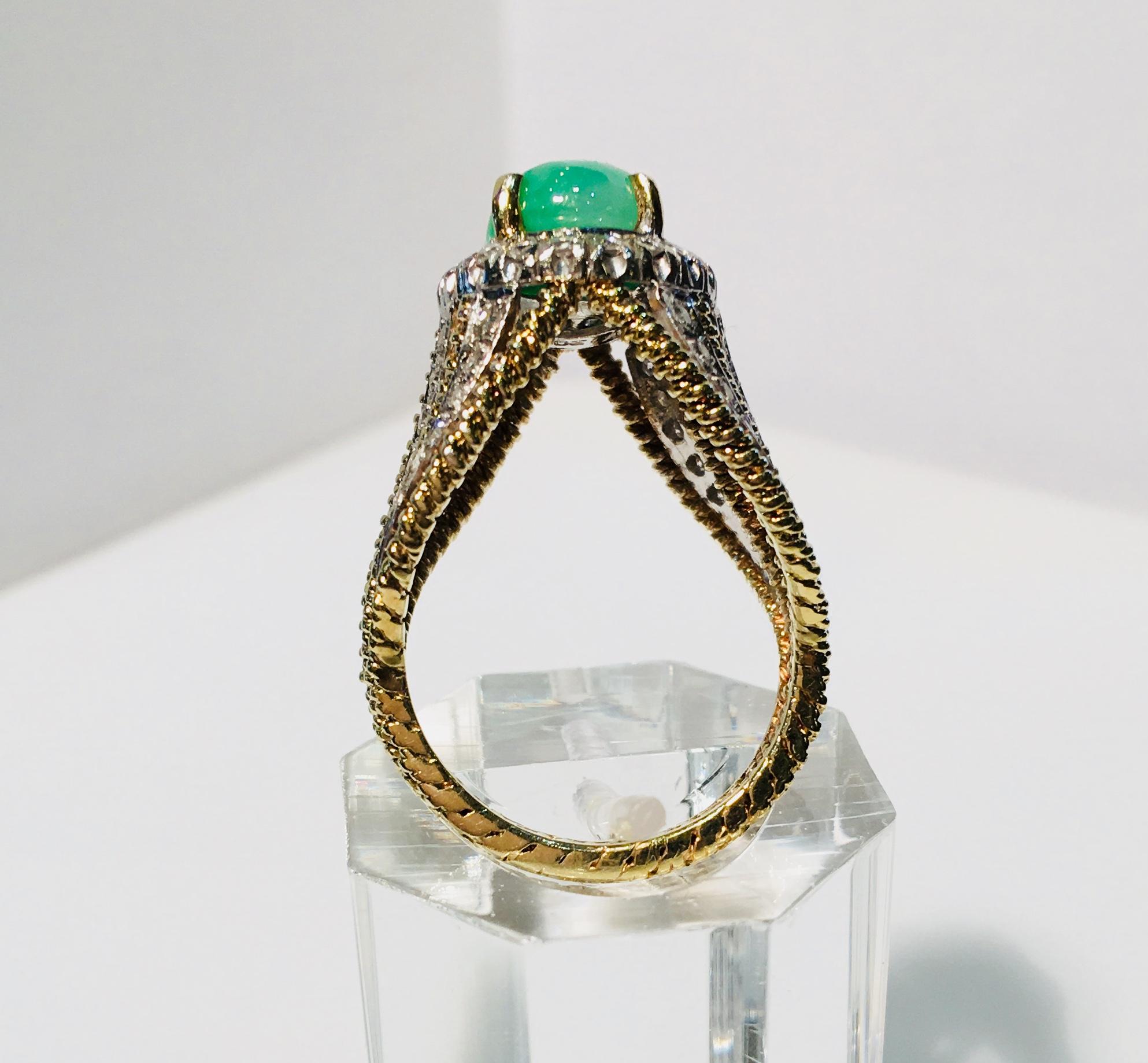 Ovaler ovaler grüner Jade Diamant Halo Gelbgold Mode Ring mit 1 Karat Diamanten im Angebot 1