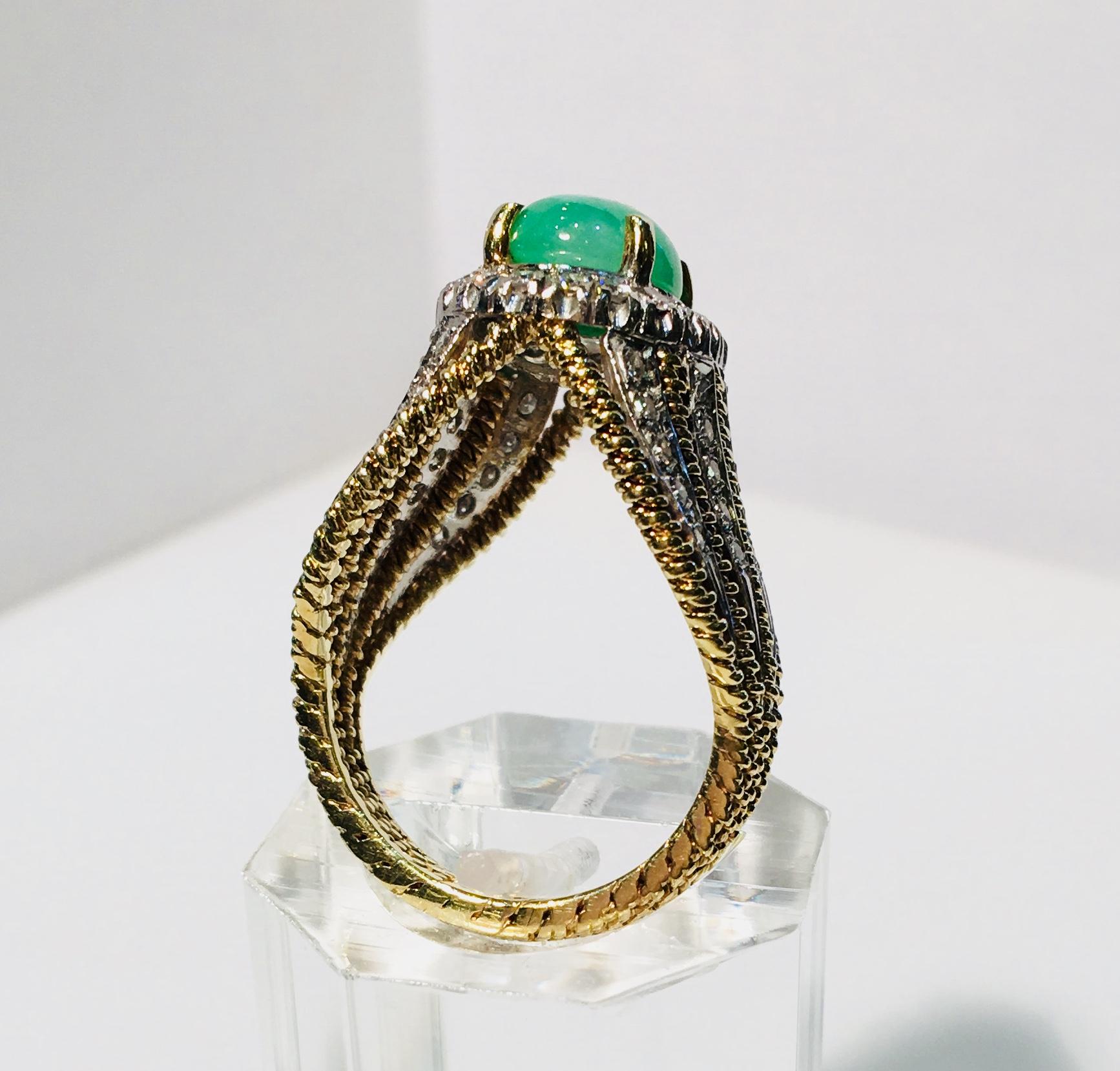 Ovaler ovaler grüner Jade Diamant Halo Gelbgold Mode Ring mit 1 Karat Diamanten im Angebot 2
