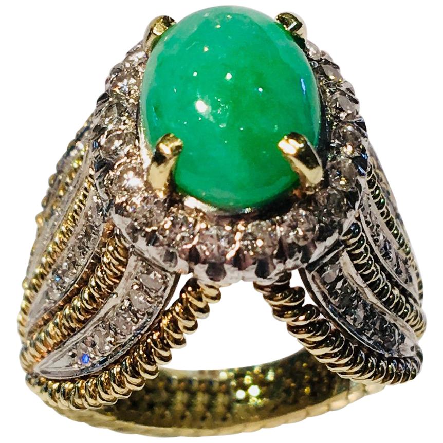 Bague à la mode en or jaune avec halo de diamants en jade vert ovale et diamants de 1 carat