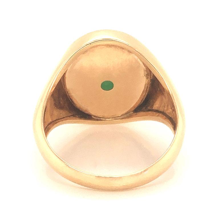 Oval Green Jade Ring, 14k Yellow Gold In Good Condition For Sale In Honolulu, HI