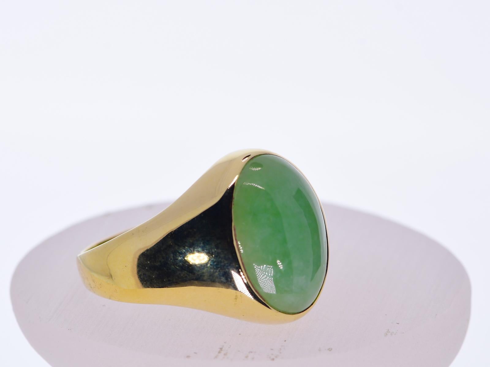 Oval Cut Oval Green Jadeite Jade in 14 Karat Yellow Gold 12 Grams