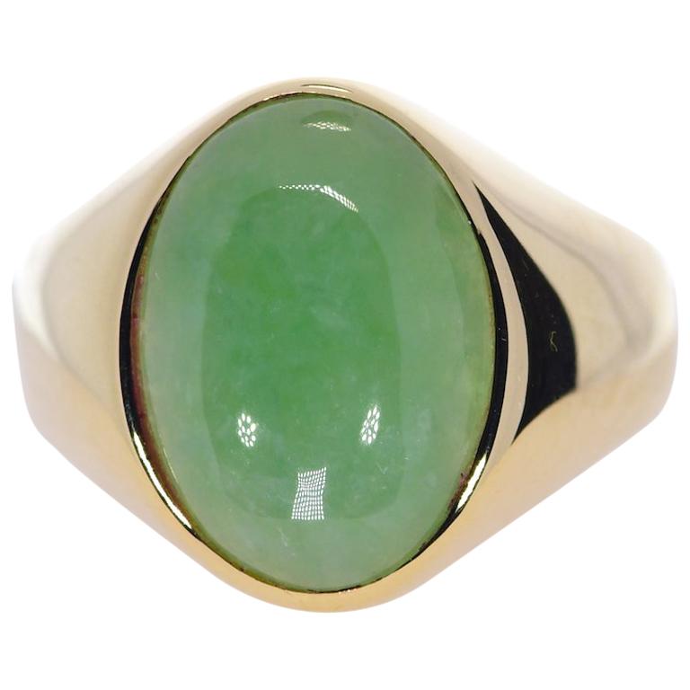 Oval Green Jadeite Jade in 14 Karat Yellow Gold 12 Grams