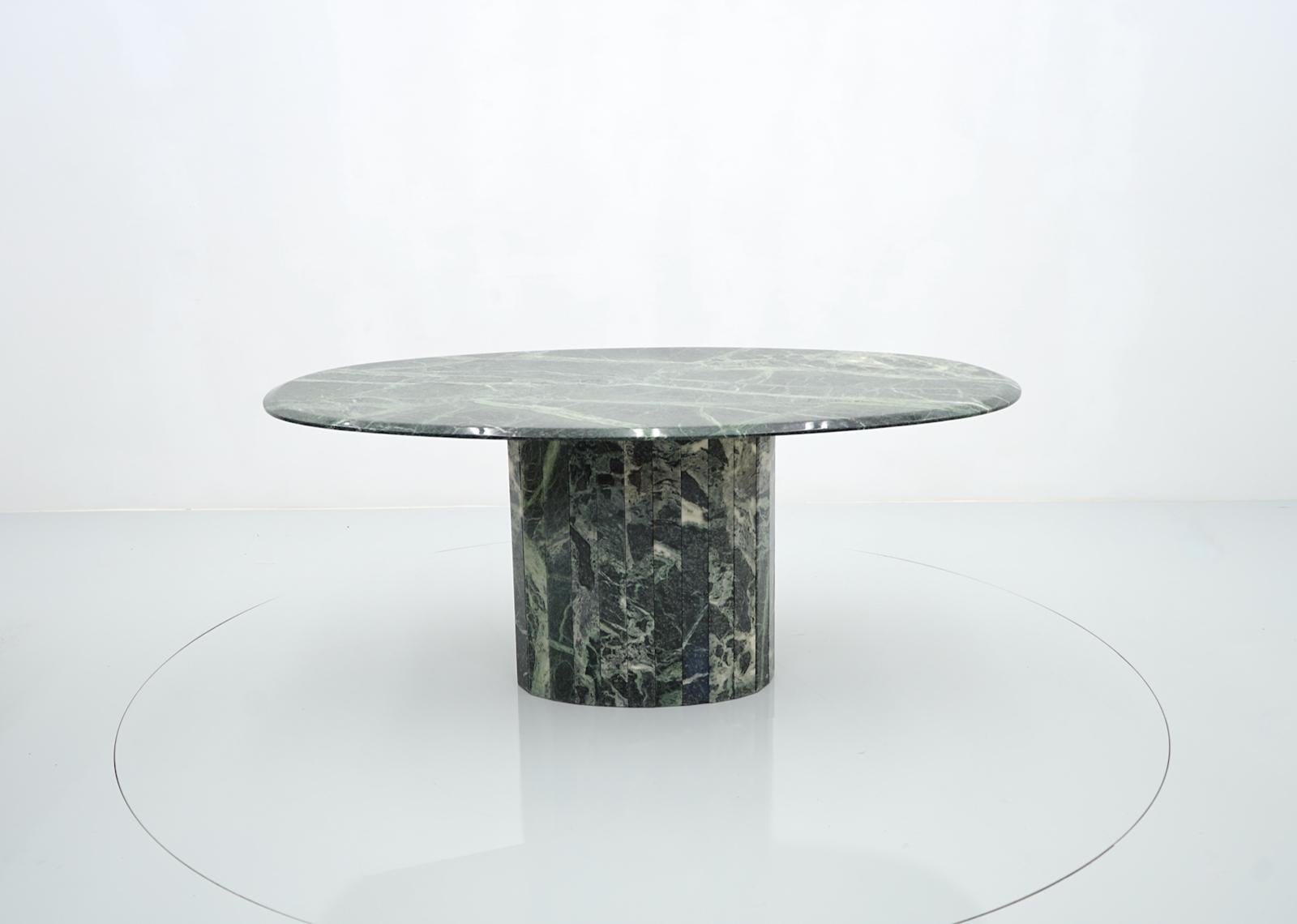 Oval Green Marble Dining Table Italy 1970s In Good Condition In Frankfurt / Dreieich, DE