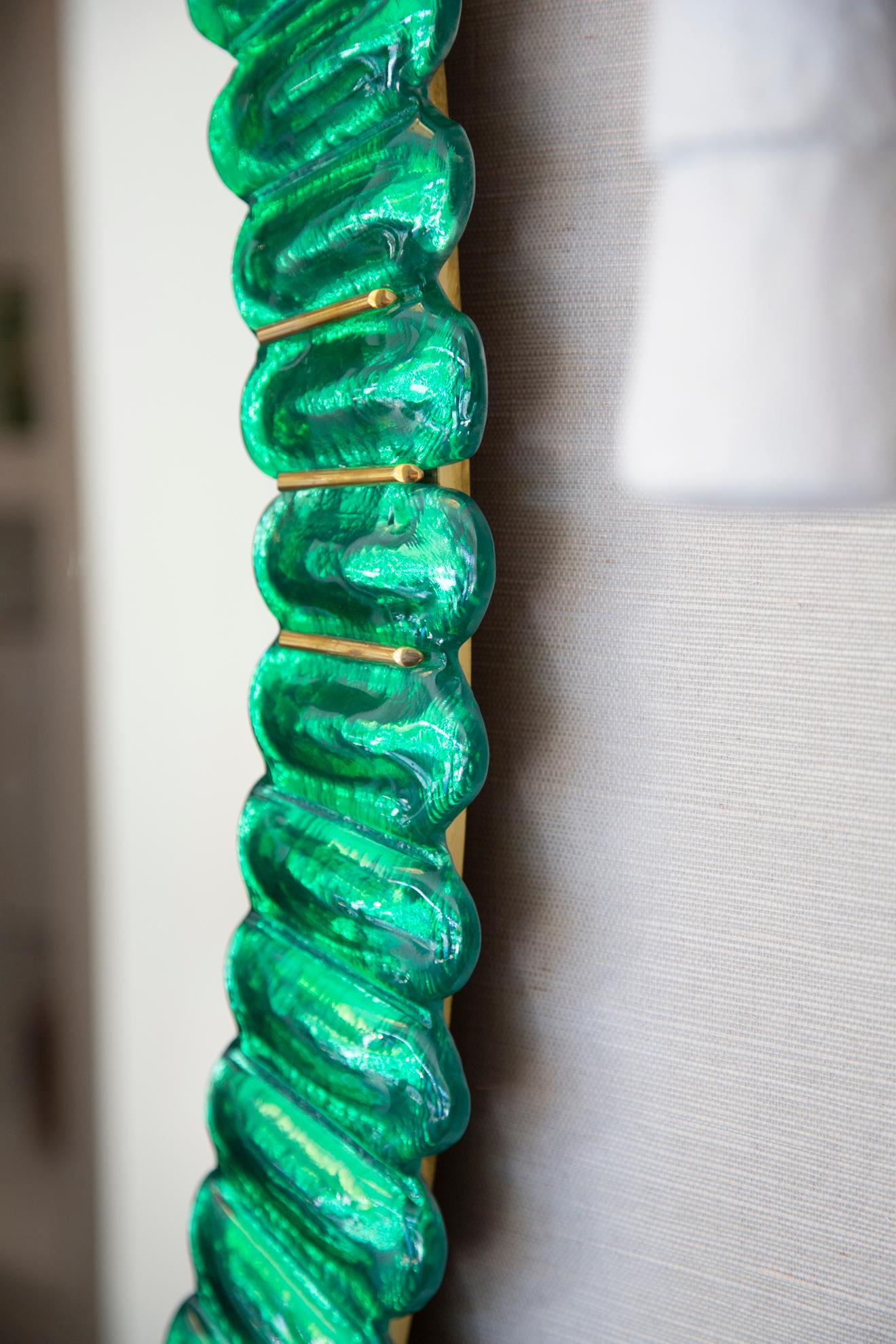 XXIe siècle et contemporain Miroir ovale en verre de Murano vert Kelly, en stock en vente
