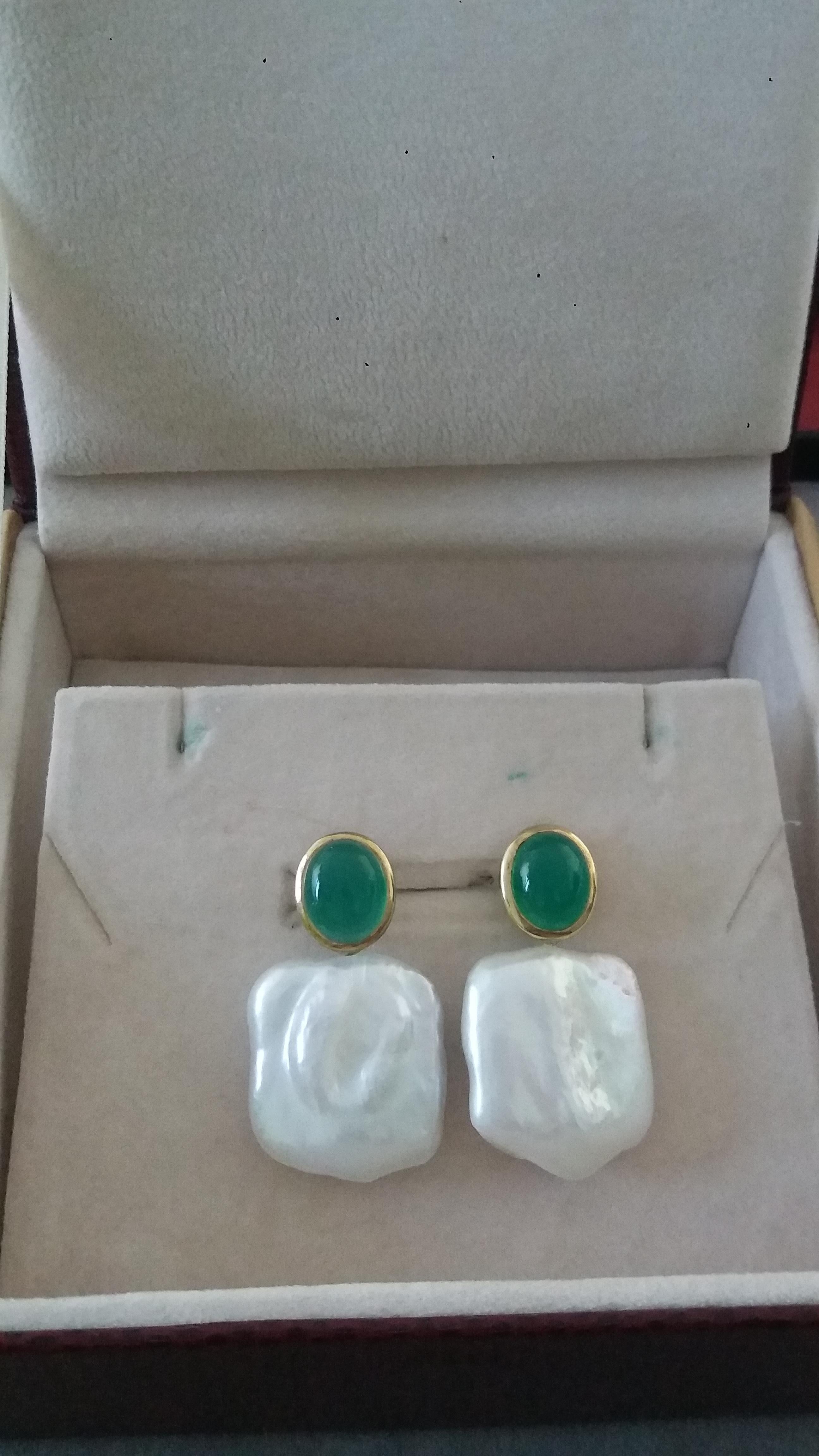 Oval Green Onyx Cabs 14 Kt Yellow Gold Bezel Square Baroque Pearls Stud Earrings For Sale 6