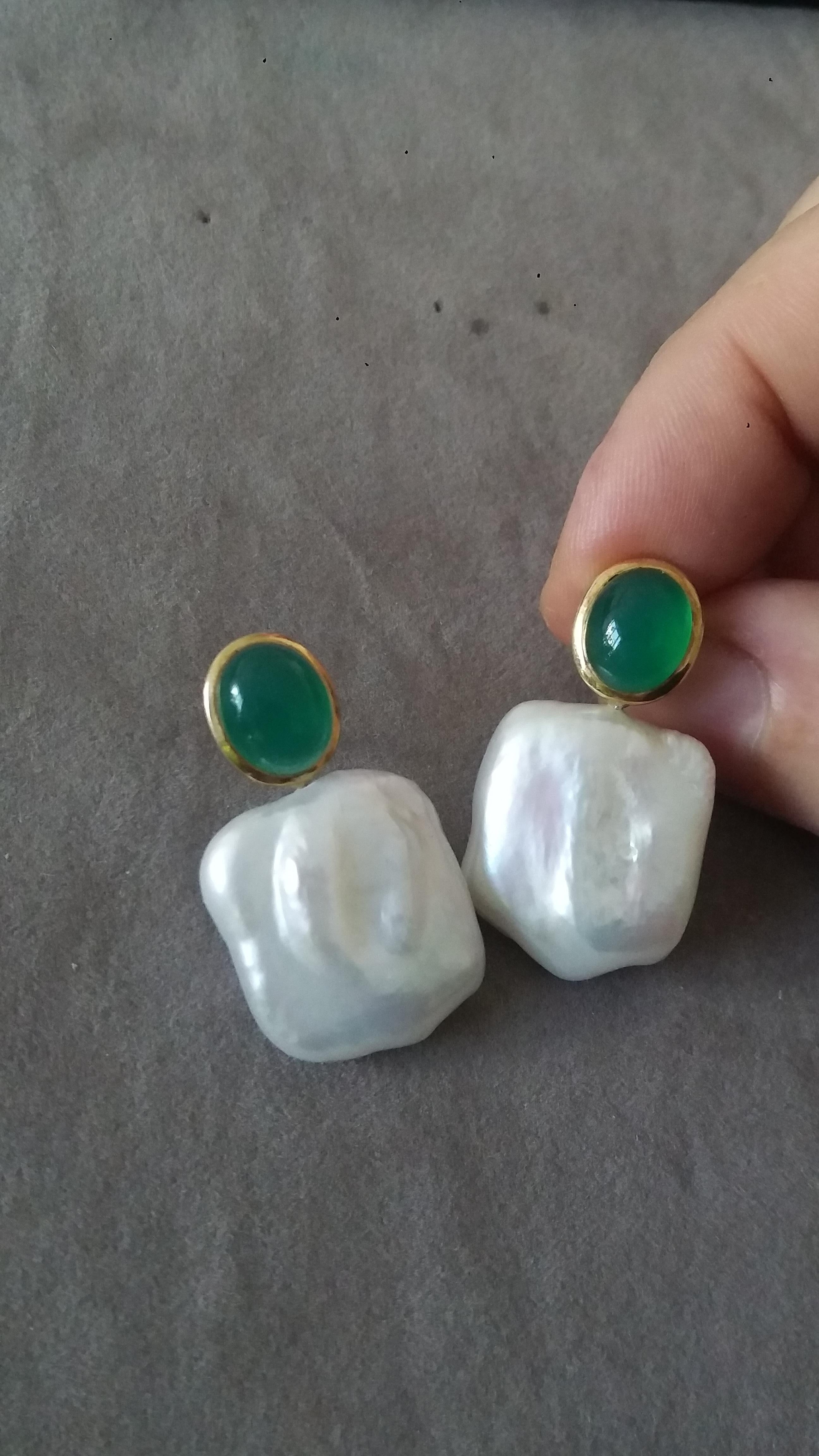 Oval Green Onyx Cabs 14 Kt Yellow Gold Bezel Square Baroque Pearls Stud Earrings For Sale 7