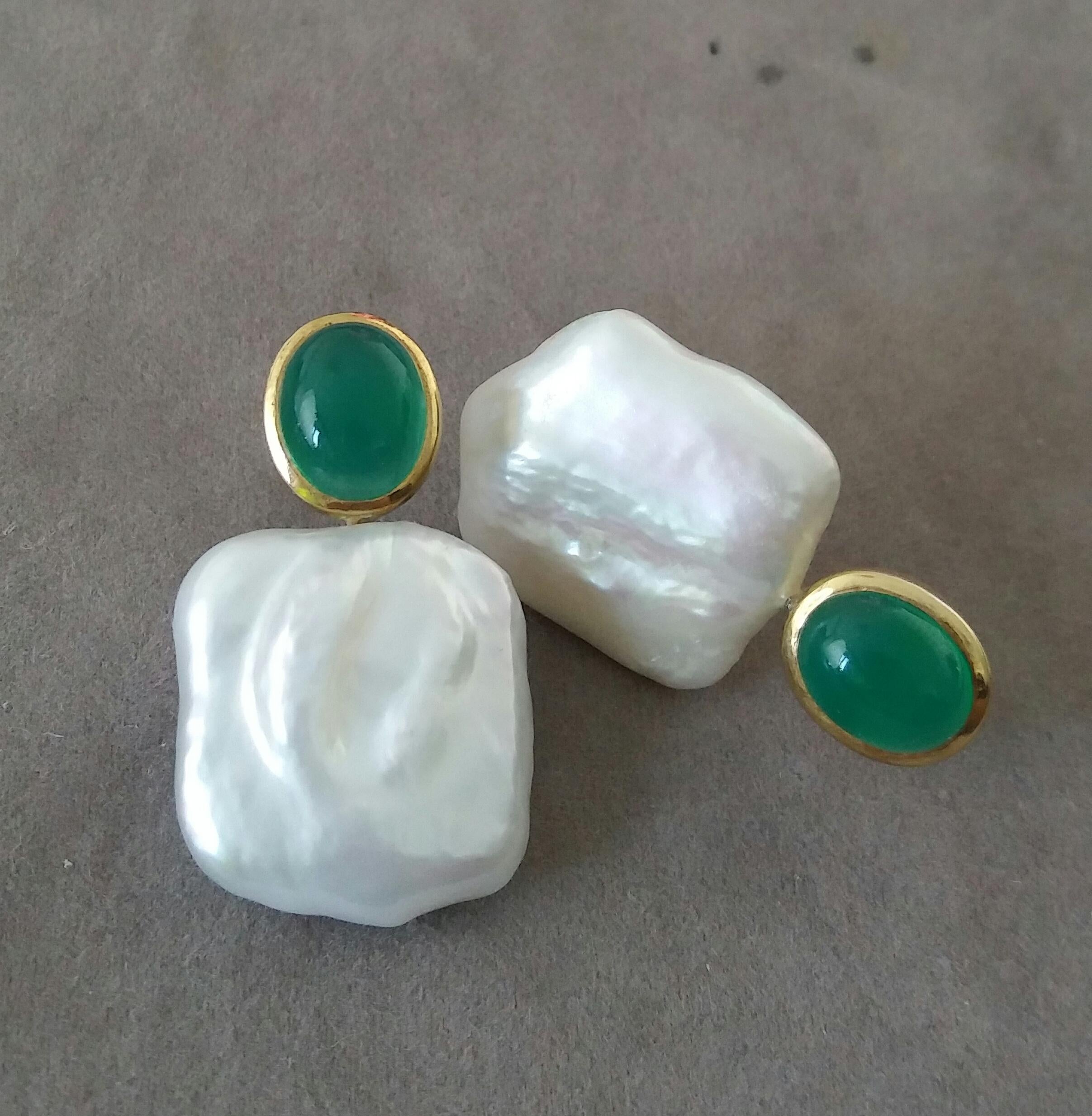 Oval Green Onyx Cabs 14 Kt Yellow Gold Bezel Square Baroque Pearls Stud Earrings For Sale 1