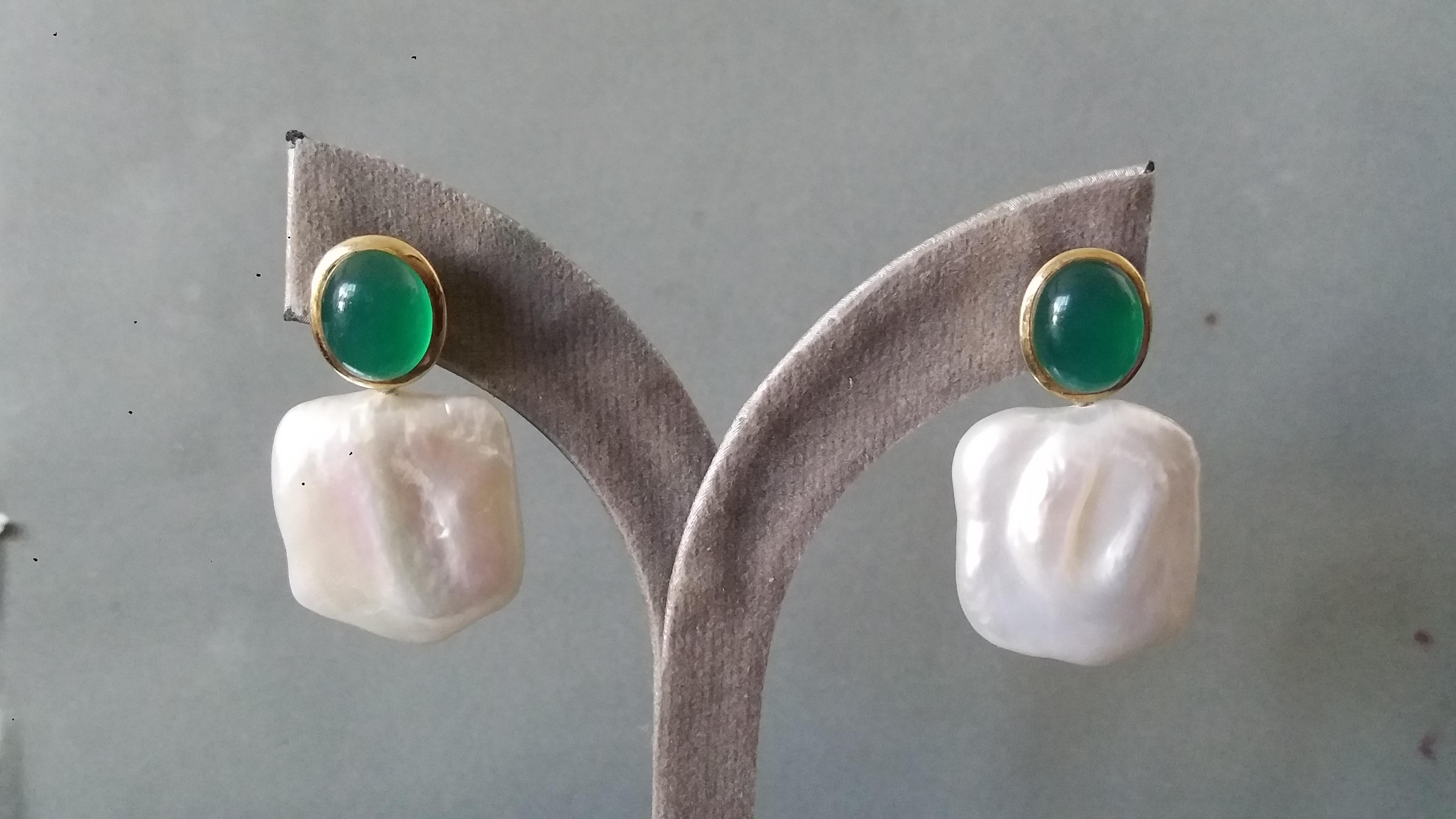 Oval Green Onyx Cabs 14 Kt Yellow Gold Bezel Square Baroque Pearls Stud Earrings For Sale 3