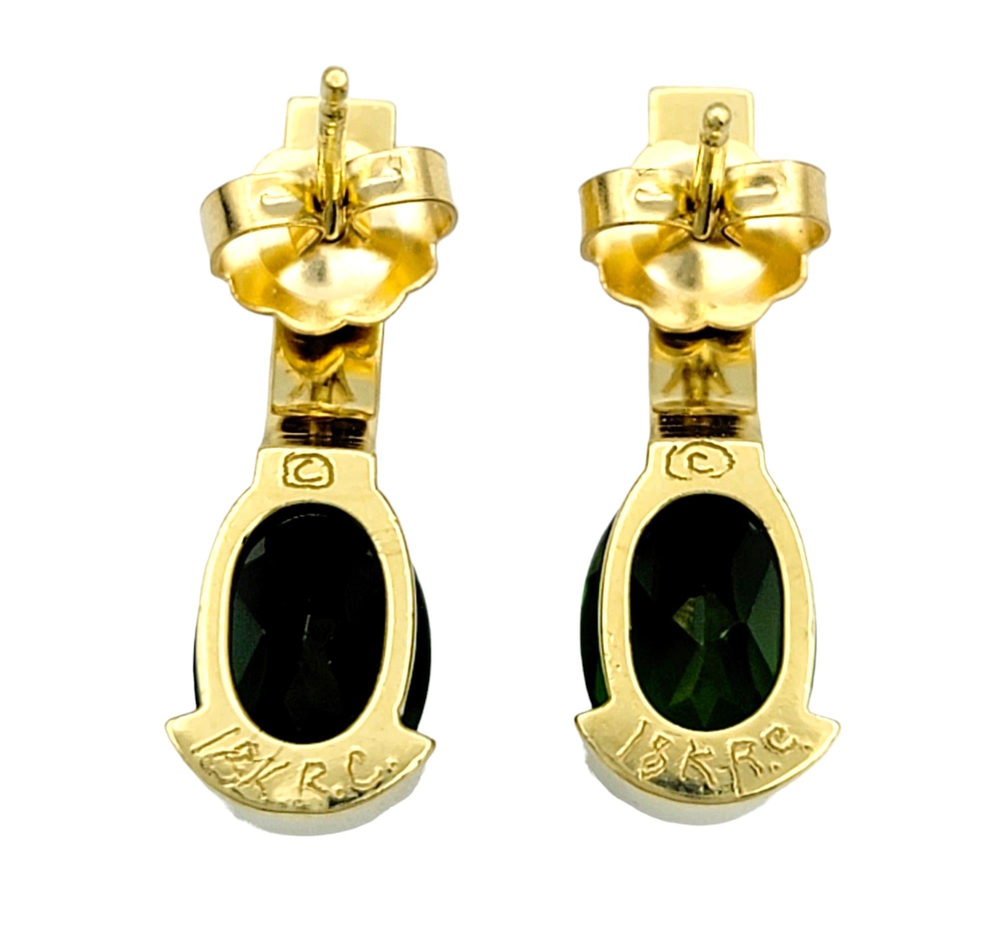 Clous d'oreilles en or jaune 18 carats, grenat tsavorite vert ovale et diamants Bon état - En vente à Scottsdale, AZ