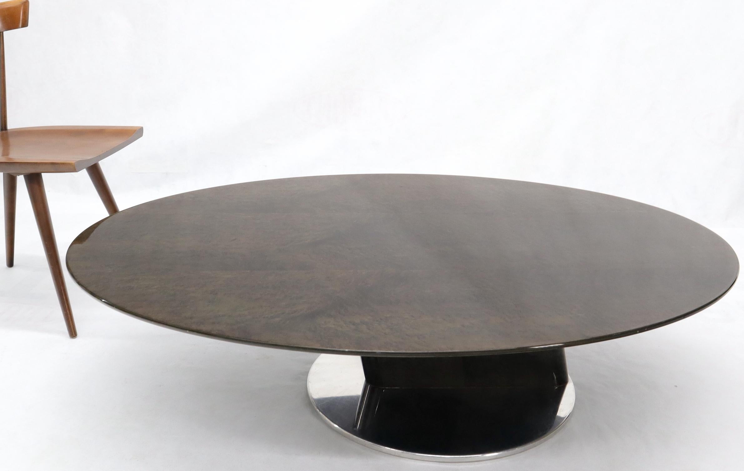 Mid-Century Modern nice oval shape ash lacquered birds-maple coffee table by Saporiti. Made in Italy.